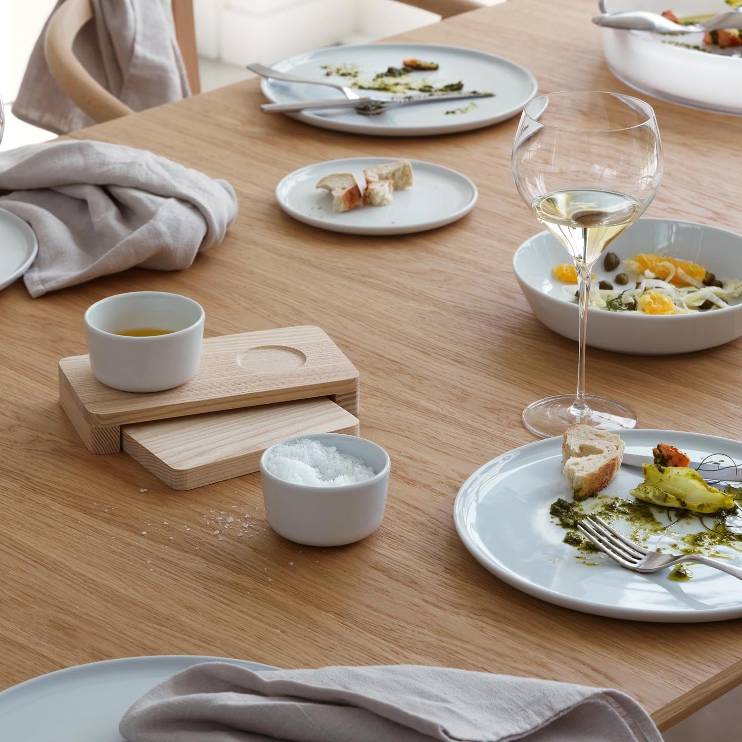 Stilvolles Servierset aus weisser Esche von LSA, Masse 19.5x16x8cm, ideal für elegantes Präsentieren und Servieren von Speisen.