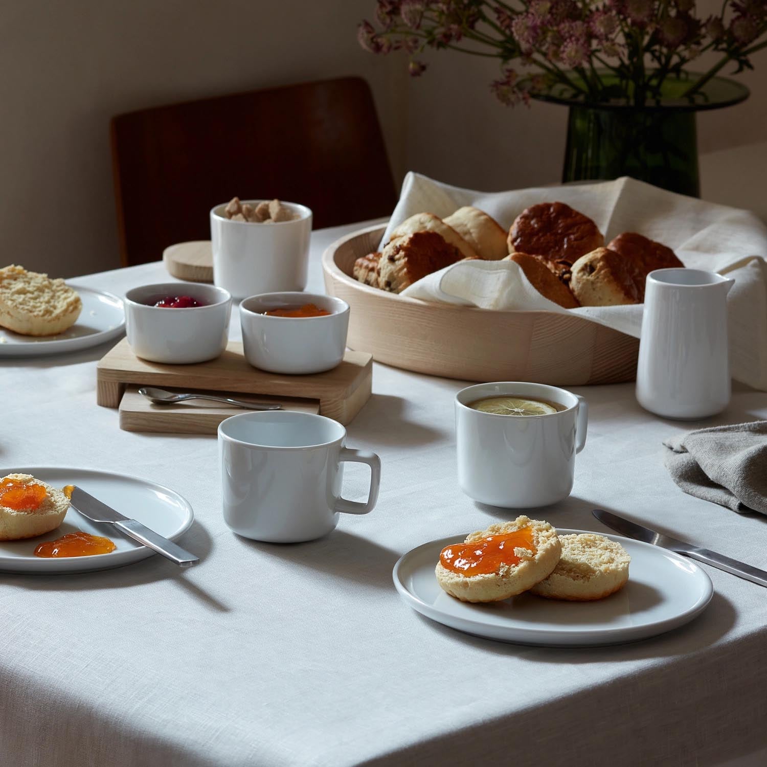 Elegantes Servierset aus weisser Esche von LSA, Masse 19.5x16x8cm, perfekt für stilvolles Anrichten und Servieren von Speisen.