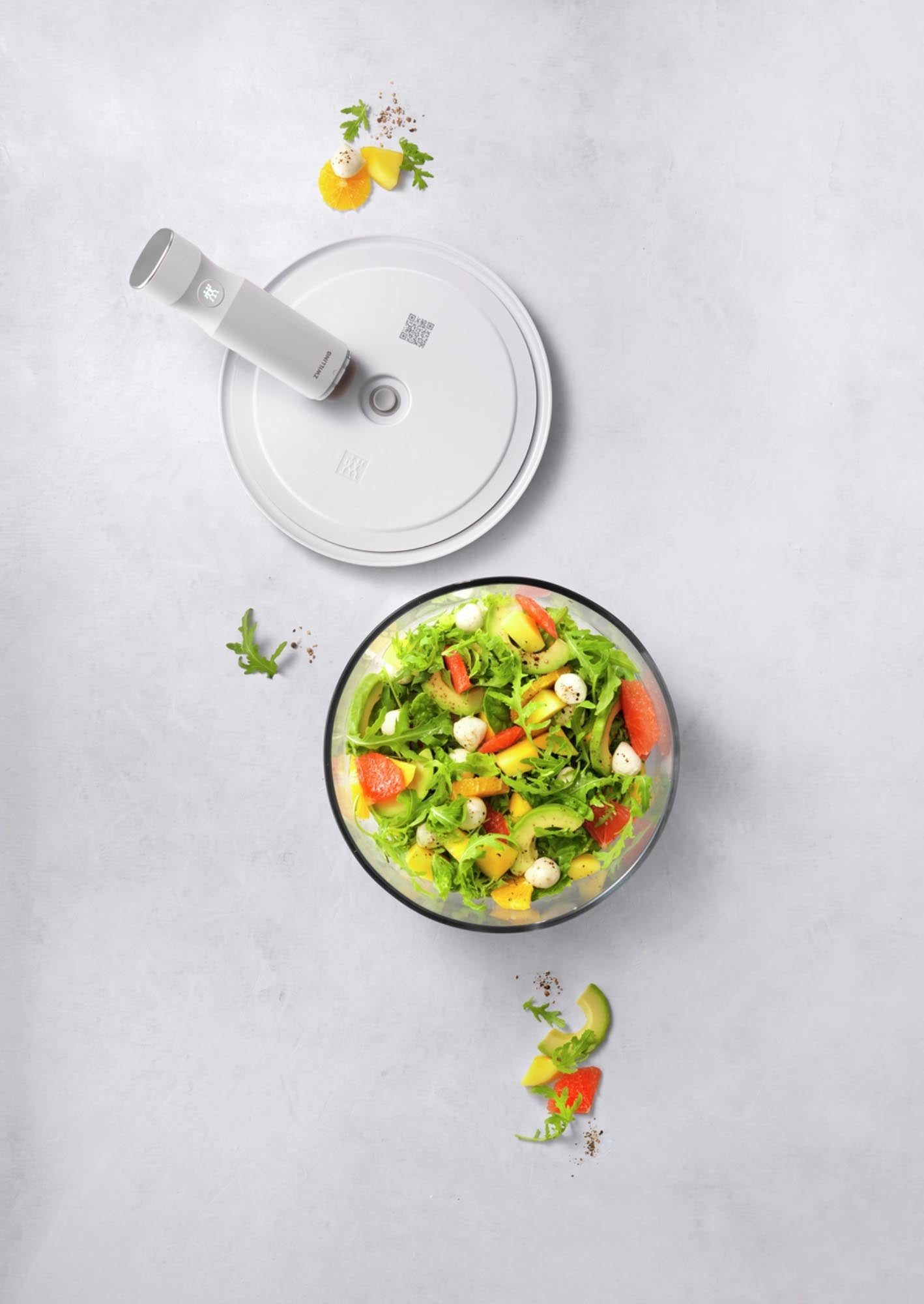 Die Fresh & Save Vakuumschüssel L von Zwilling aus Glas hält Lebensmittel länger frisch und ist ideal für Aufbewahrung und Zubereitung.