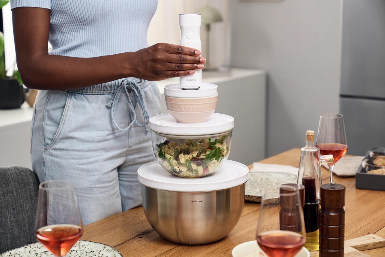 Edelstahl-Vakuumschüssel von Zwilling, ideal für Frische und Lagerung. Modernes Design, langlebig und praktisch für den Alltag.