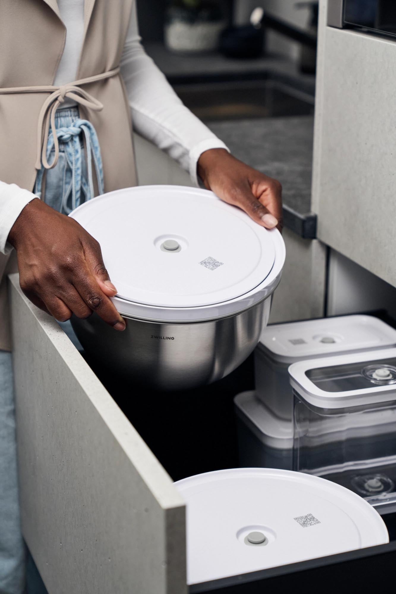 6-teiliges Edelstahl-Vakuumschüssel-Set von Zwilling, ideal für frische Lebensmittelaufbewahrung und stilvolle Küchenorganisation.