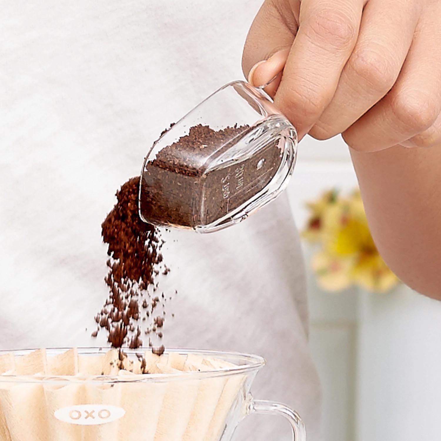 3er Set OXO Good Grips Pop Behälter mit grünem 30ml Löffel, ideal für frische Aufbewahrung und präzises Portionieren von Lebensmitteln.