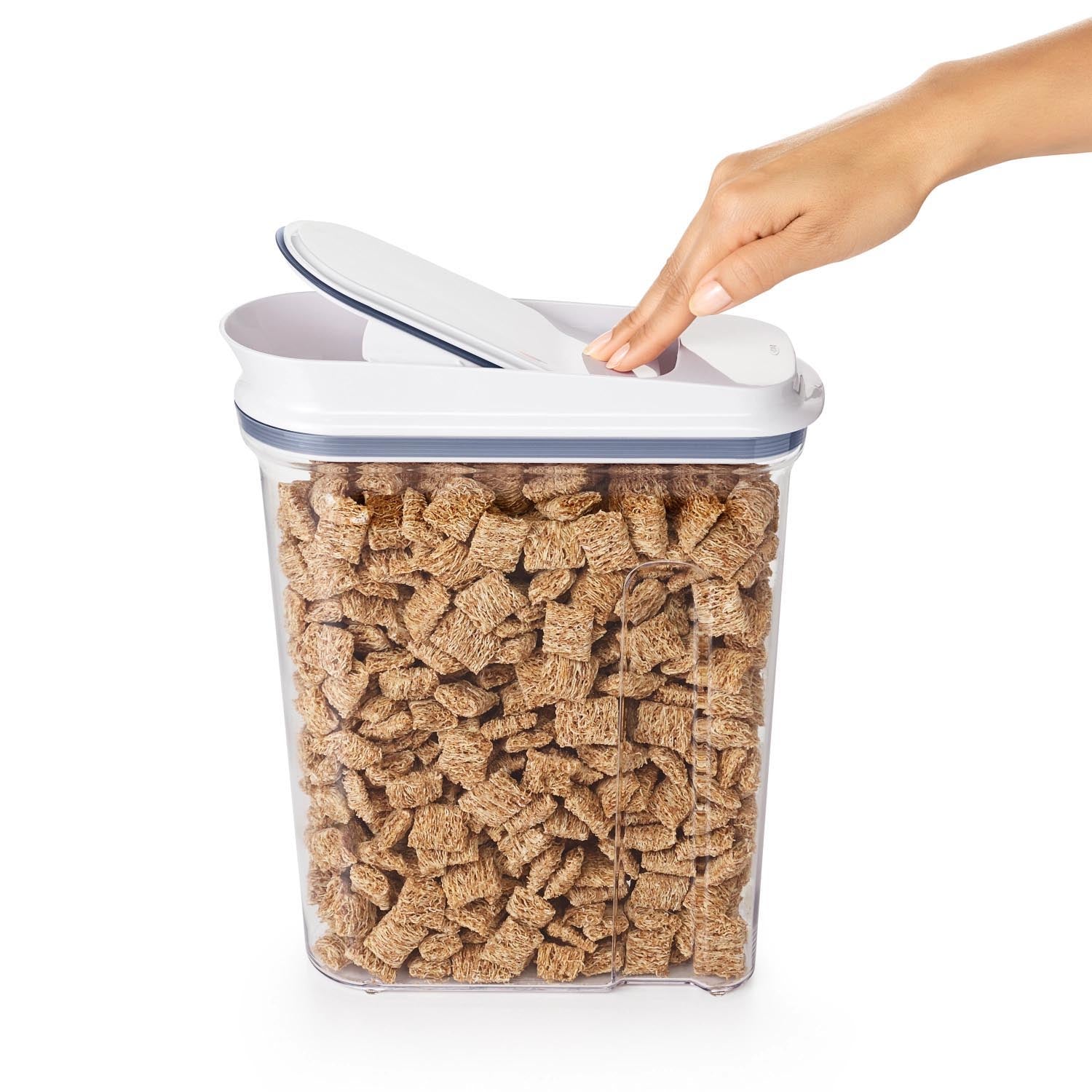 Die OXO Good Grips Pop Box 4.2L hält Müsli frisch, luftdicht verschlossen, mit praktischem Design und einfacher Handhabung.