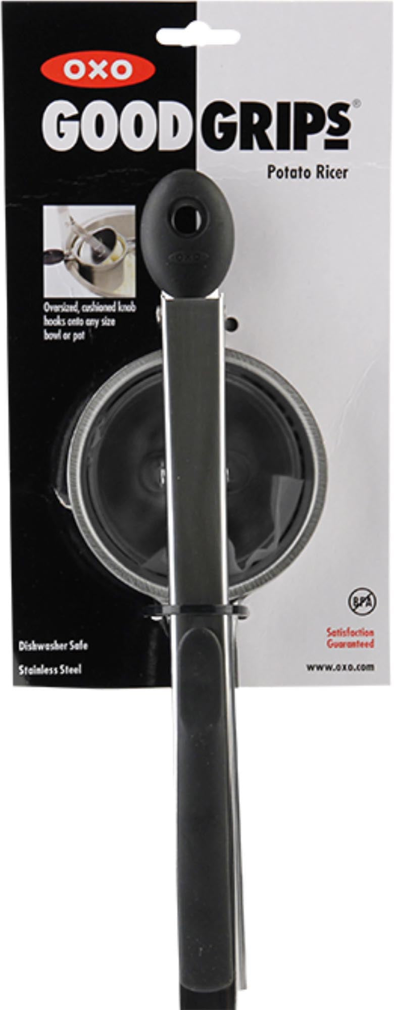 Hochwertiger OXO Kartoffelstampfer aus Edelstahl, ergonomisch geformt, ideal für müheloses Pürieren, spülmaschinenfest und langlebig.