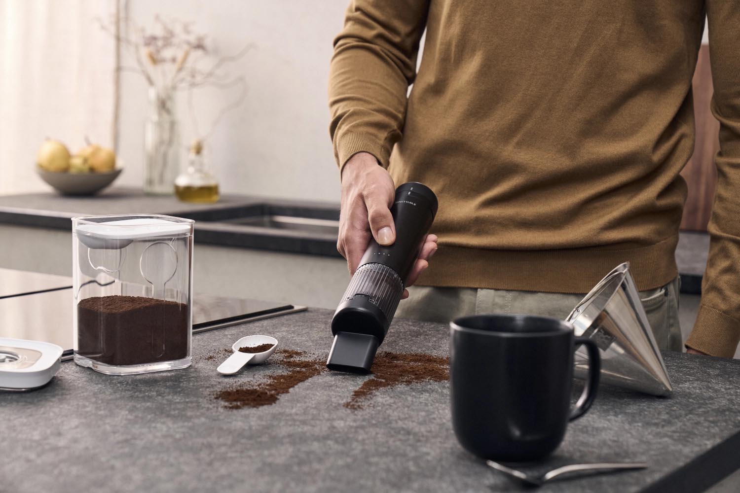 Der Xtend Handstaubsauger von Zwilling, kabellos und ohne Akku, bietet flexible und effiziente Reinigung für Ihr modernes Zuhause.