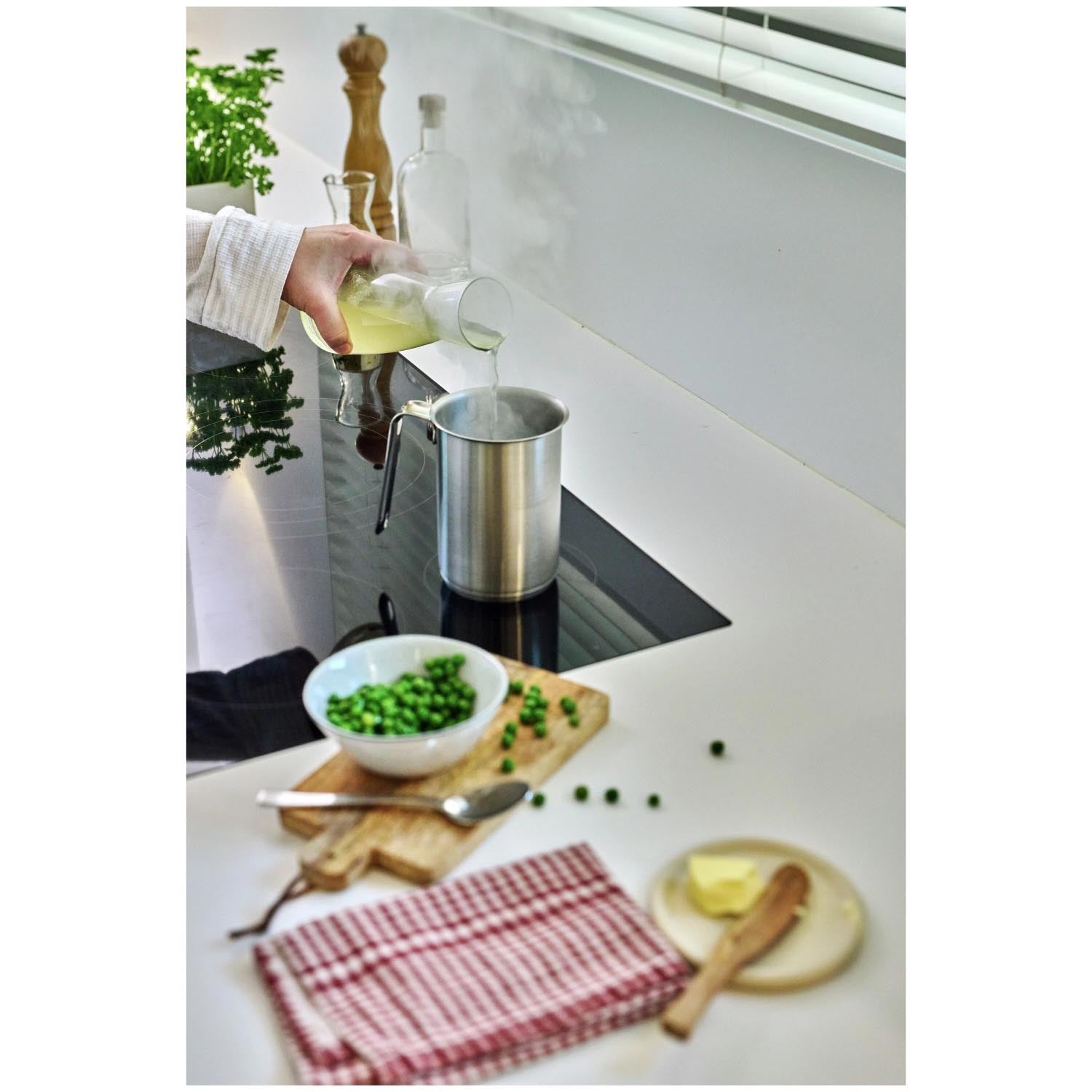 Die Demeyere Specialties 3 Saucenpfanne, 10 cm hoch, 1.1 l, aus Edelstahl, ideal für Saucen, mit hochwertigem Design und Funktionalität.