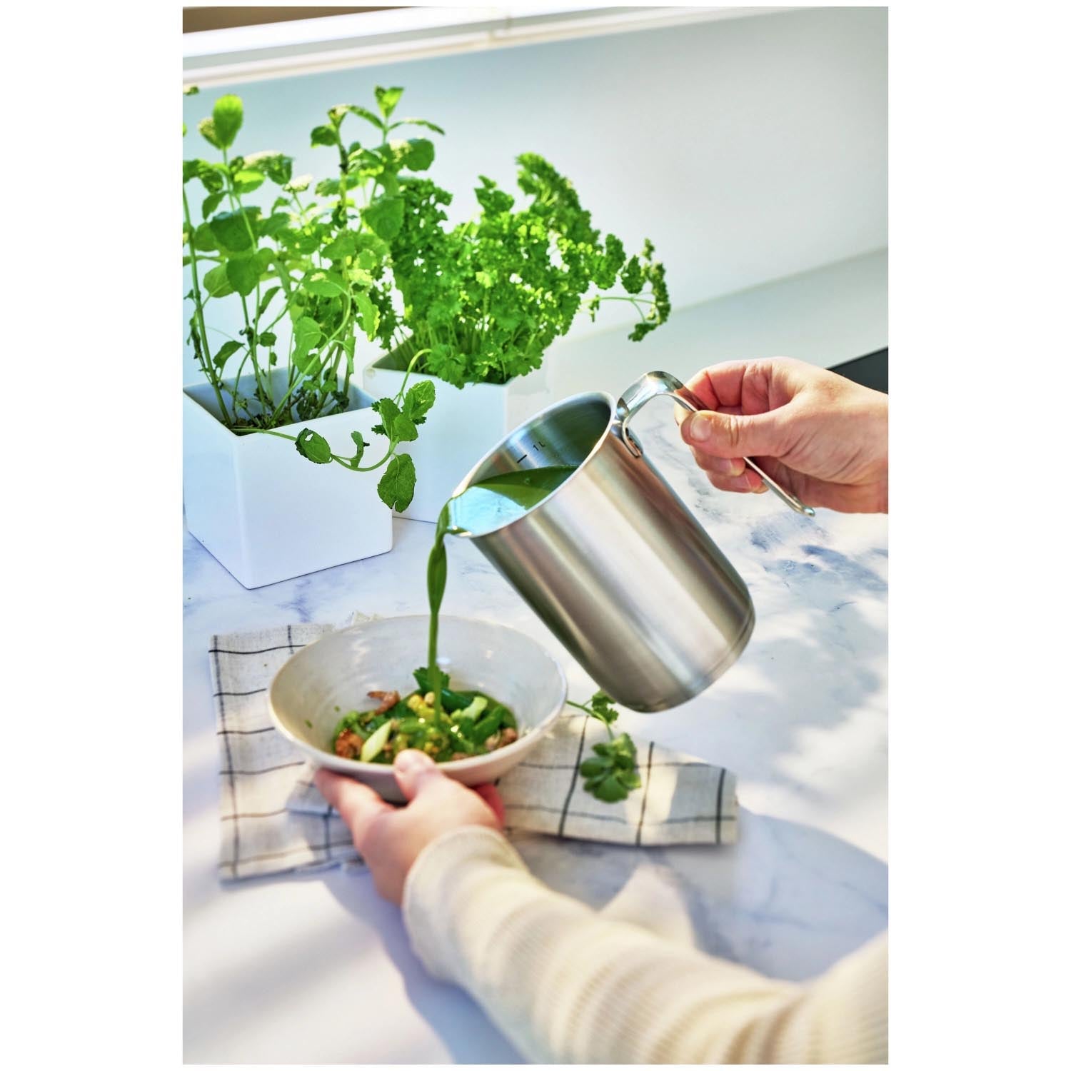 Die Demeyere Specialties 3 Saucenpfanne, 10 cm hoch, 1.1 l, aus Edelstahl, perfekt für Saucen, mit exzellenter Qualität und Stil.