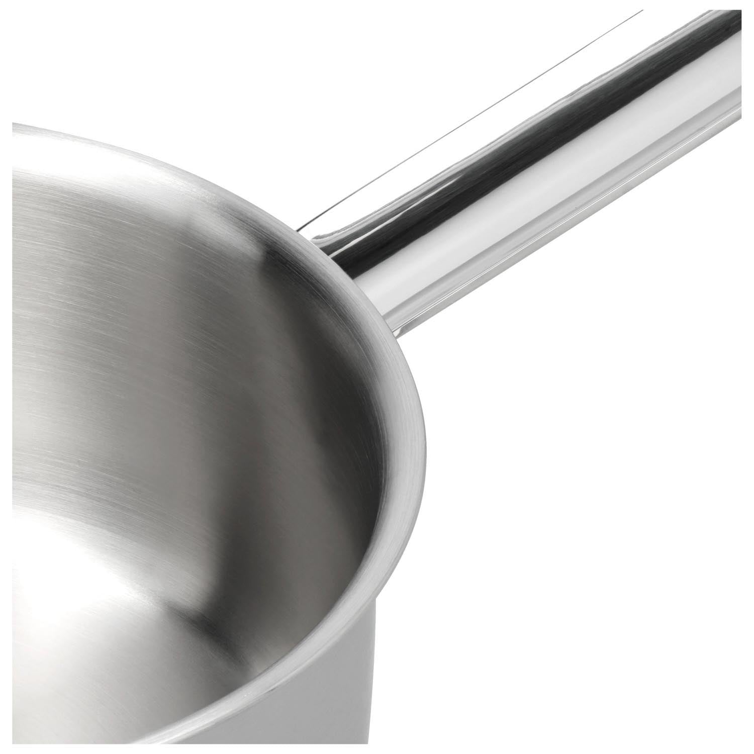 Die 14 cm Demeyere Specialties 3 Saucenpfanne überzeugt durch exzellente Wärmeverteilung, perfekt für Saucen und kleine Portionen.