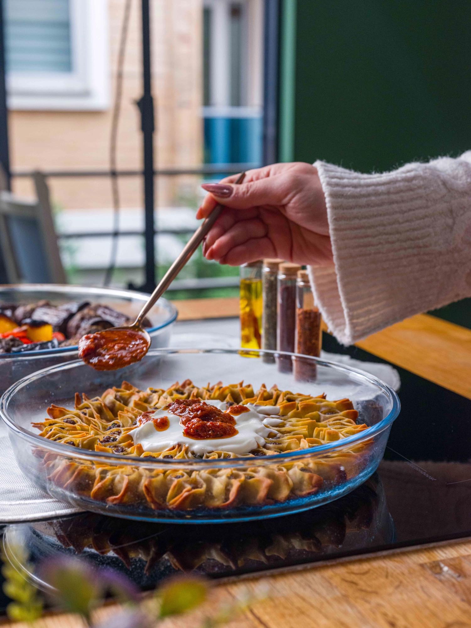 Runde Borart Auflaufform, 32 cm, perfekt für Backen und Servieren, robust, stilvoll und vielseitig einsetzbar.