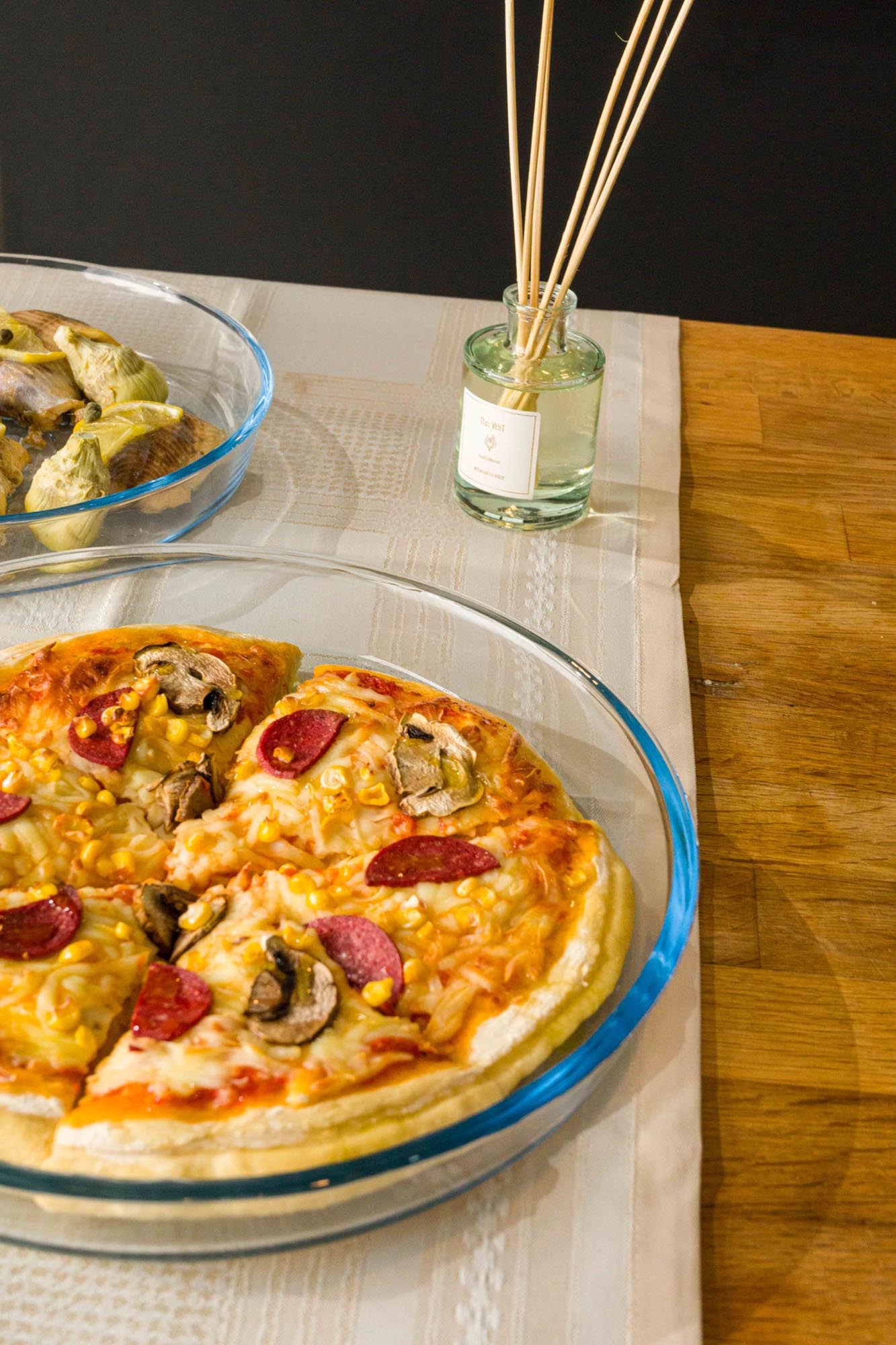 Die runde Auflaufform von Borart (32 cm) vereint Funktionalität und Eleganz – perfekt für Aufläufe, Gratins und mehr in Ihrer Küche.