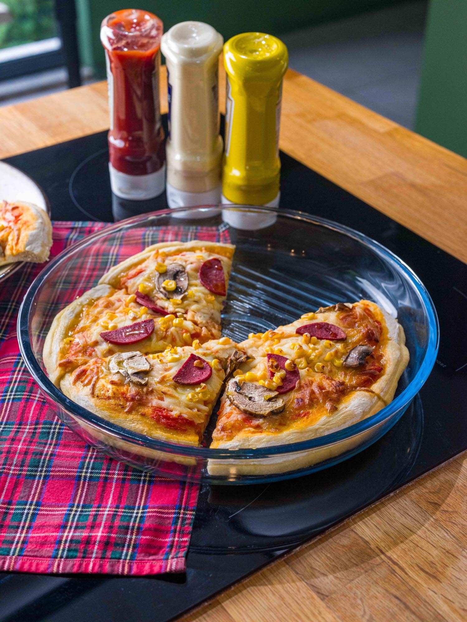 Runde Auflaufform von Borart, 32 cm, ideal zum Backen und Servieren, langlebig, elegant und vielseitig verwendbar.