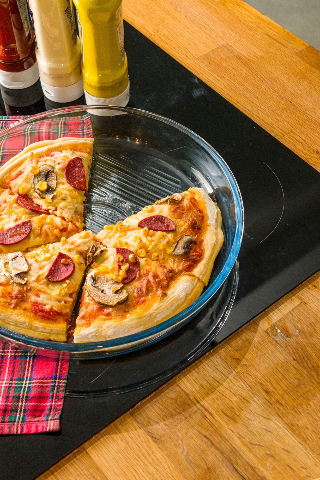 Entdecken Sie die runde Auflaufform von Borart (26 cm) aus robustem Glas. Ideal für köstliche Aufläufe und vielseitige Kochkreationen!