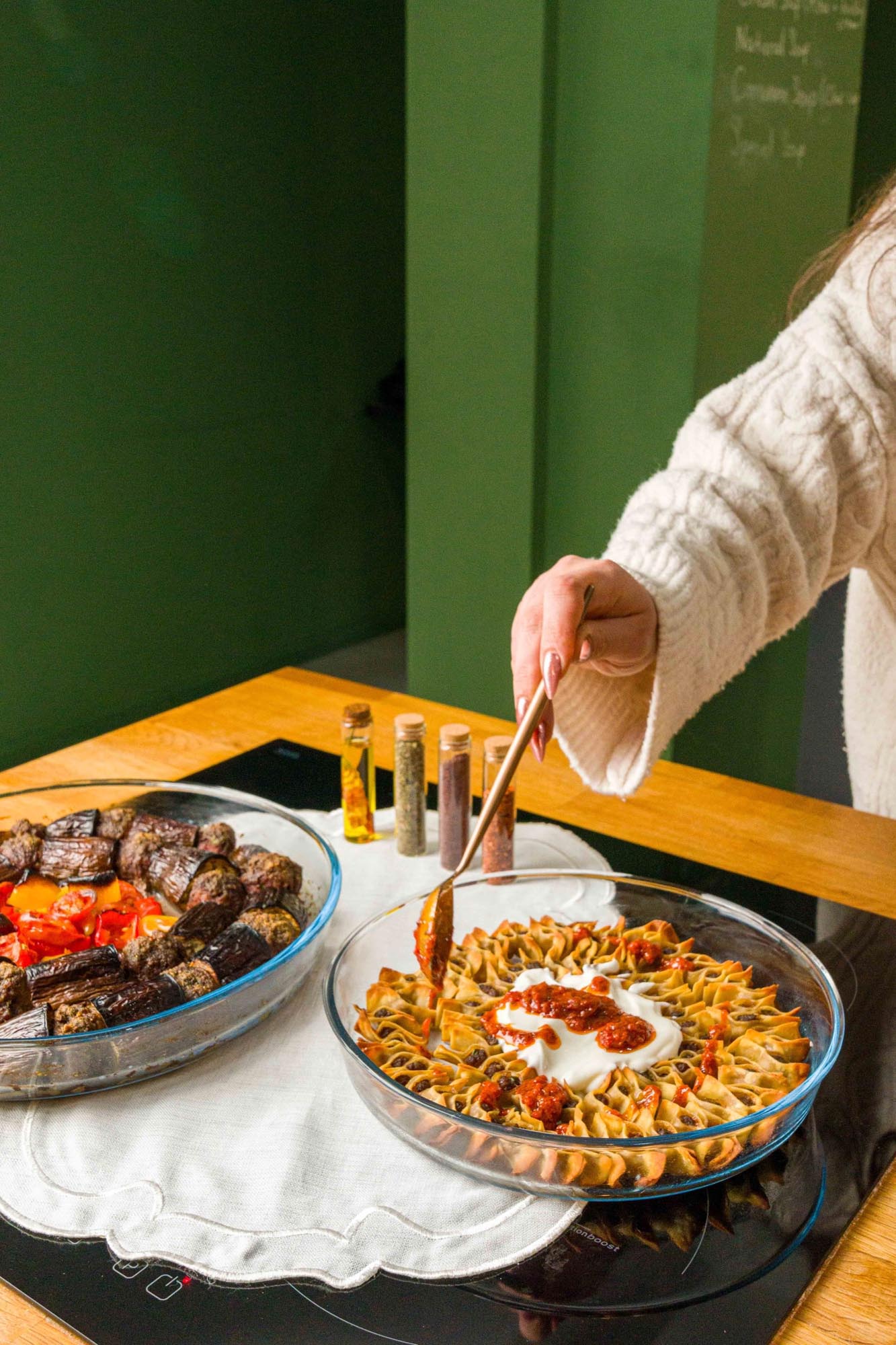 Die Borart Auflaufform (26 cm) aus hochwertigem Glas ist perfekt für Aufläufe, Gratins und Desserts. Mikrowellen- und backofentauglich!