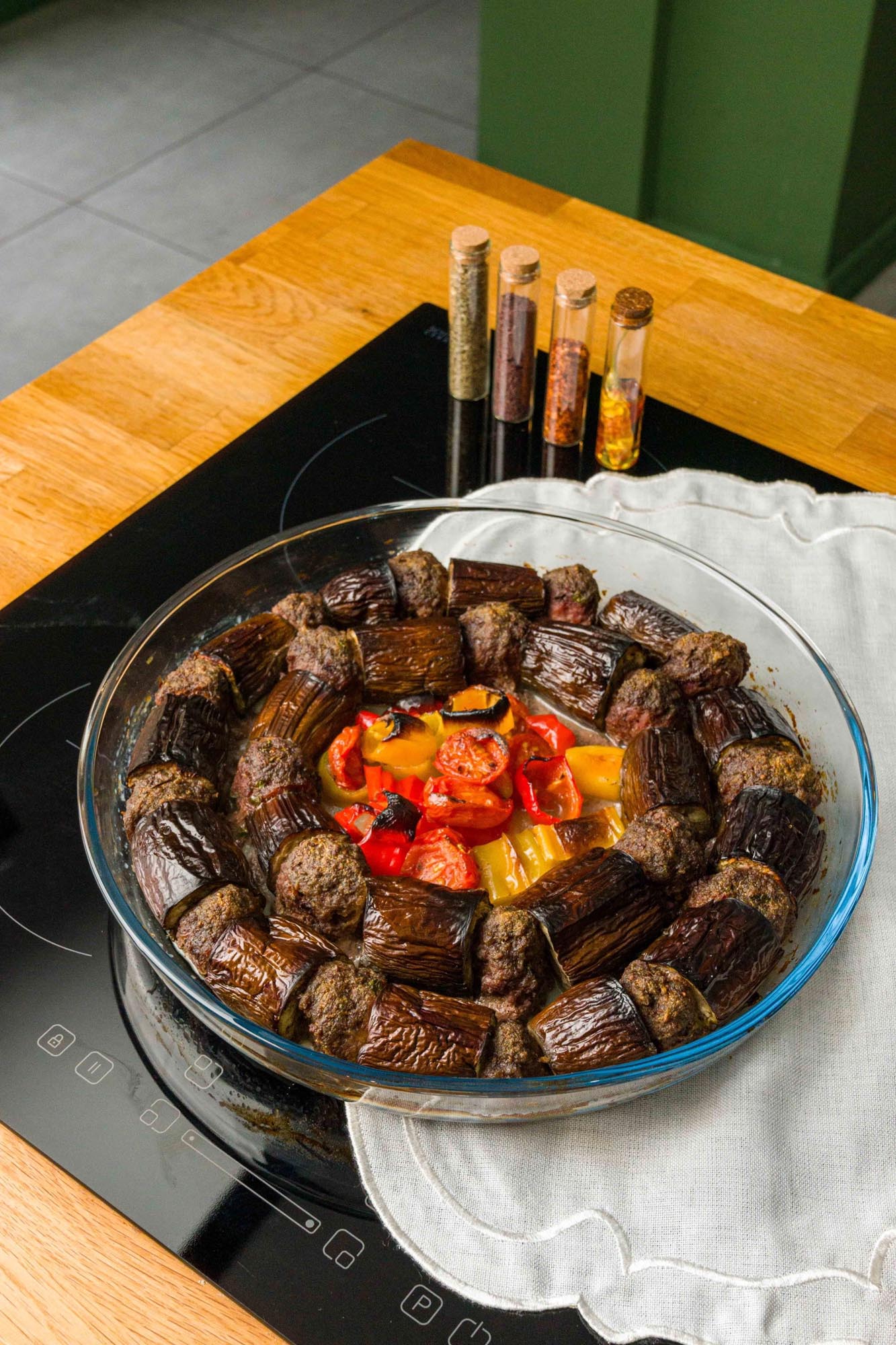 Die Borart Auflaufform (26 cm) aus hochwertigem Glas ist perfekt für Aufläufe, Gratins und Desserts. Mikrowellen- und backofentauglich!