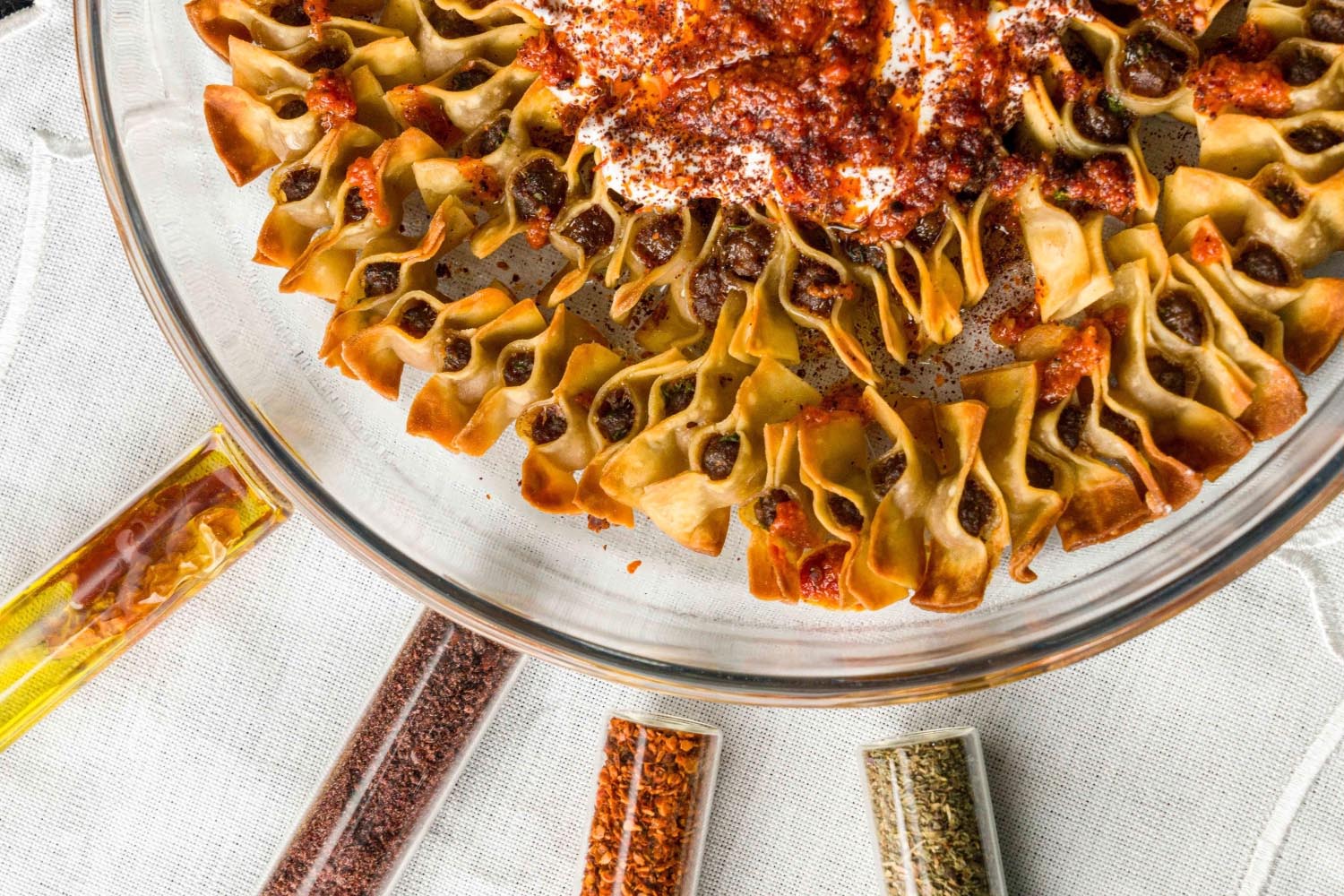 Die Borart Auflaufform (26 cm) aus hochwertigem Glas ist perfekt für Aufläufe, Gratins und Desserts. Mikrowellen- und backofentauglich!