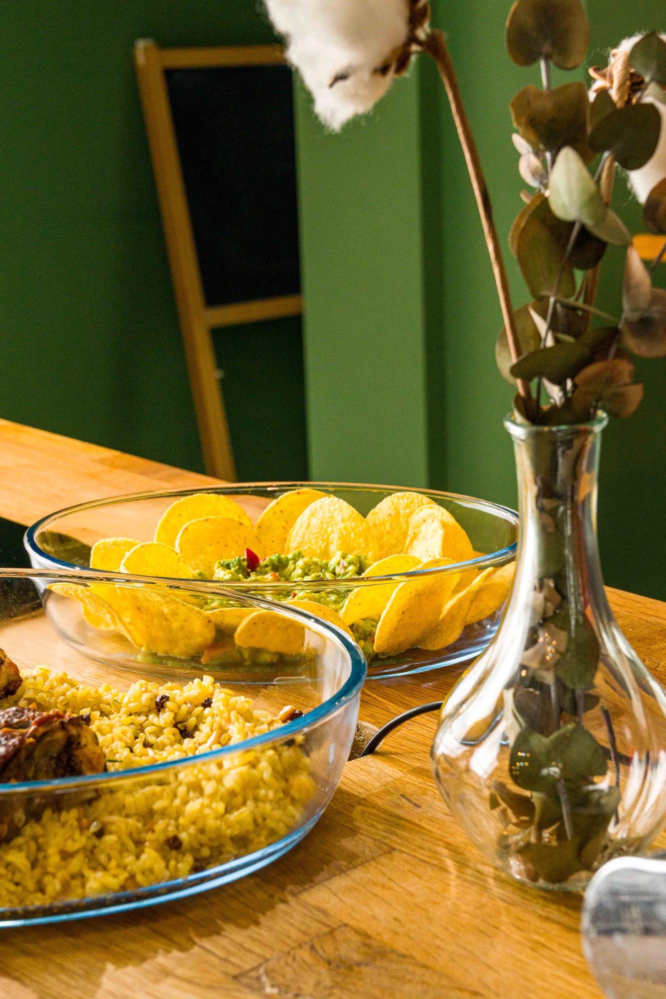 Elegante ovale Auflaufform von Borart, 34.8x24cm, ideal für köstliche Ofengerichte, robust, stilvoll und ein Küchen-Must-Have.