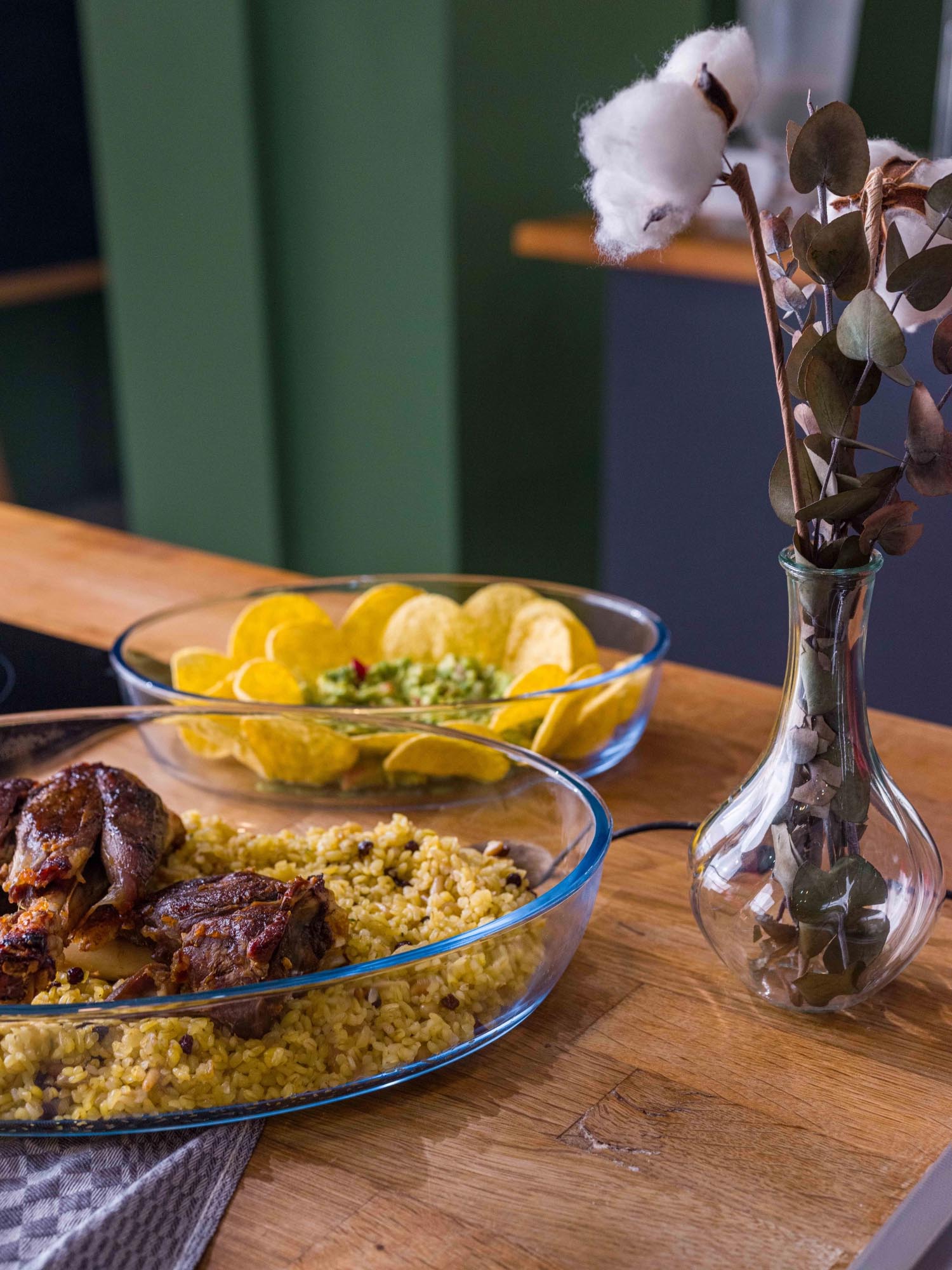 Elegante ovale Auflaufform von Borart, 25.8x17.9 cm, ideal für Backofen-Gerichte, robust und stilvoll für Ihre Küche.