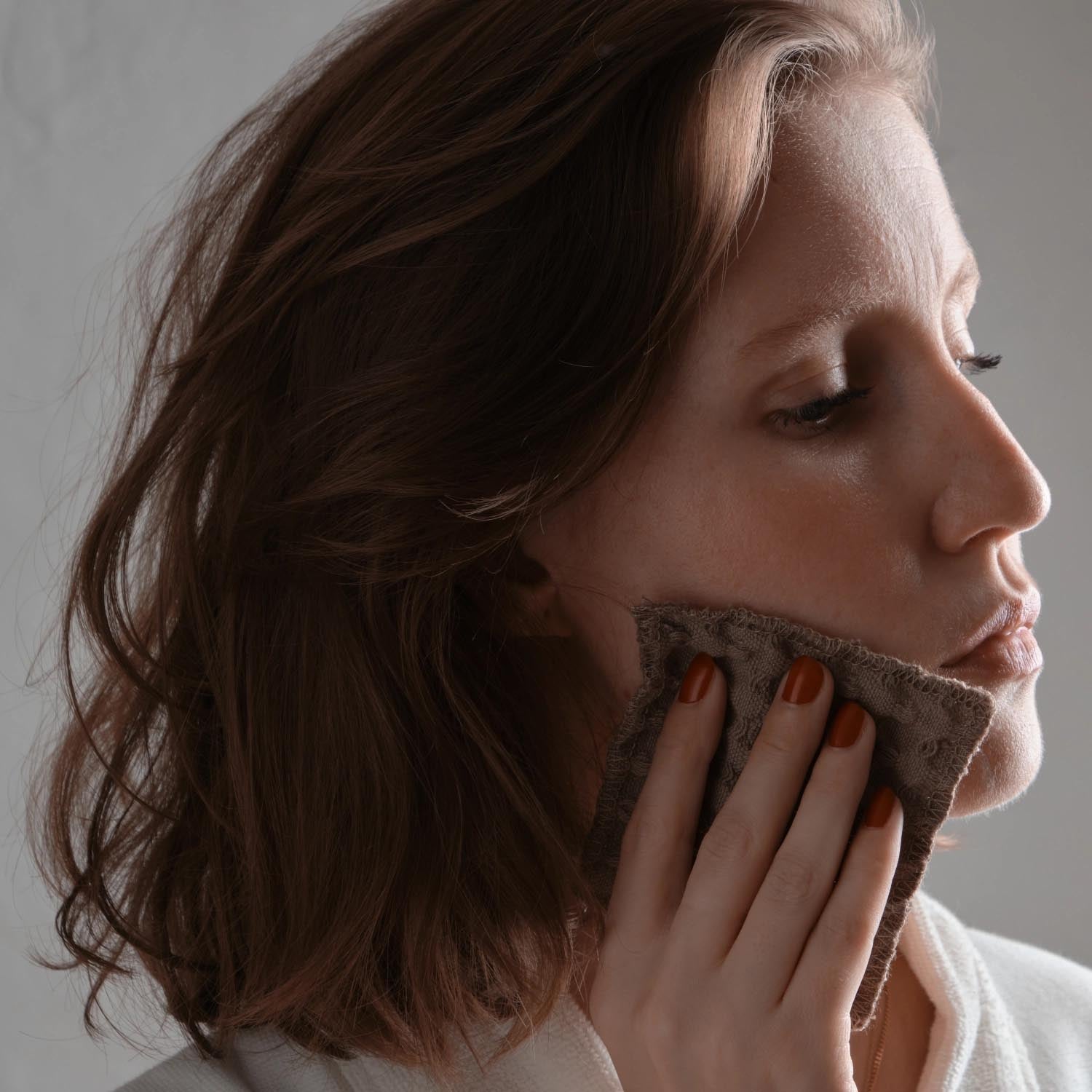 Nachhaltige Makeup Pads aus Biobaumwolle, 8x8cm, im 4er Set. Perfekt für sanfte Hautpflege und umweltfreundliche Reinigung.