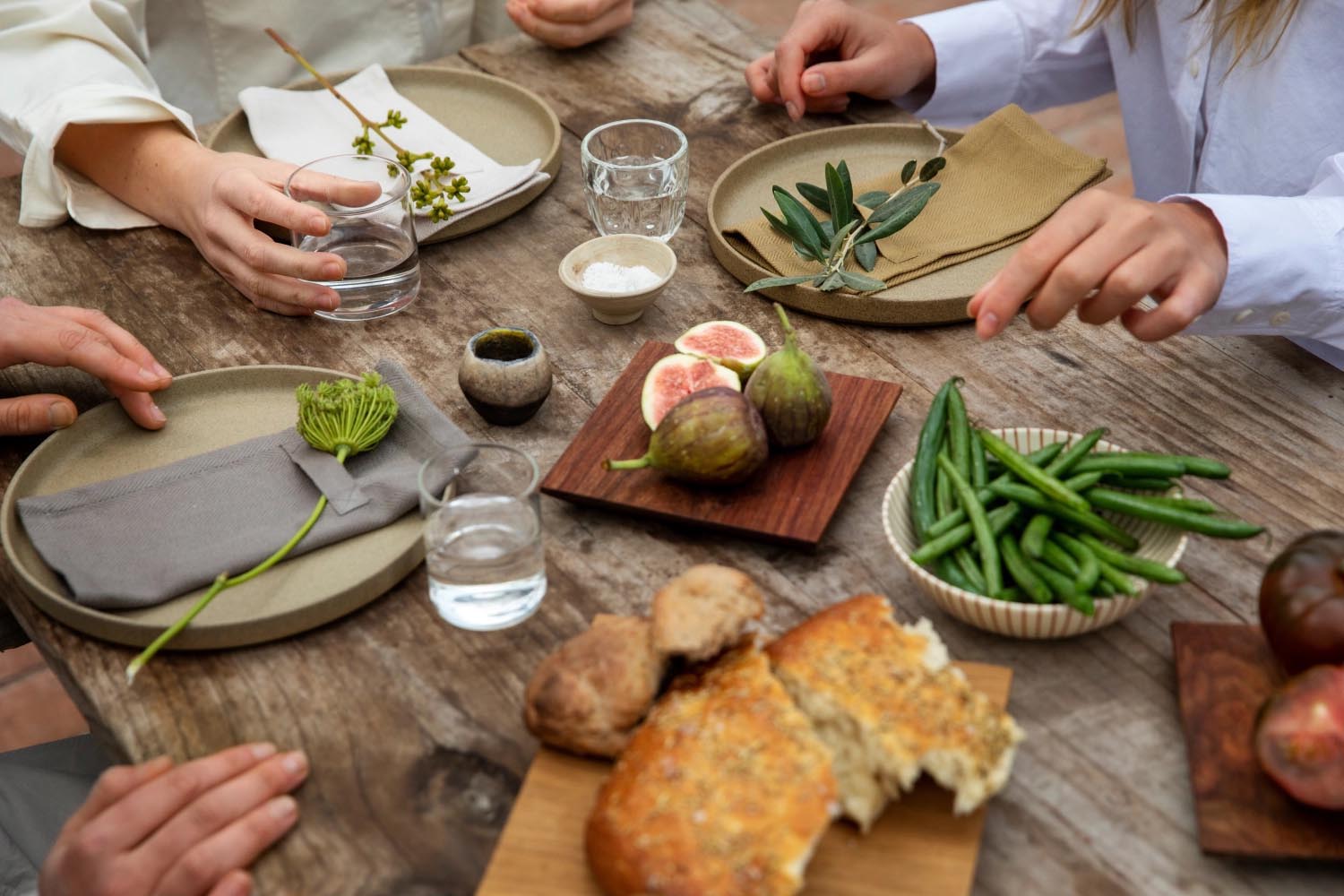4er Set Stoffservietten aus Bio-Baumwolle, 20x20cm, in natürlichem Weiss. Perfekt für den Alltag, nachhaltig und umweltfreundlich.
