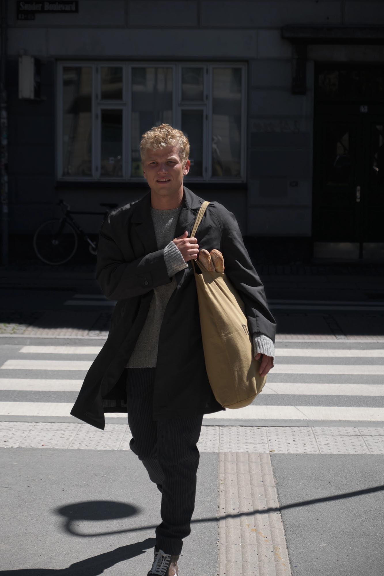 Die nachhaltige It Matters Tasche (50x35x15cm) in Khaki aus Bio-Baumwolle von The Organic Company ist praktisch und umweltfreundlich.