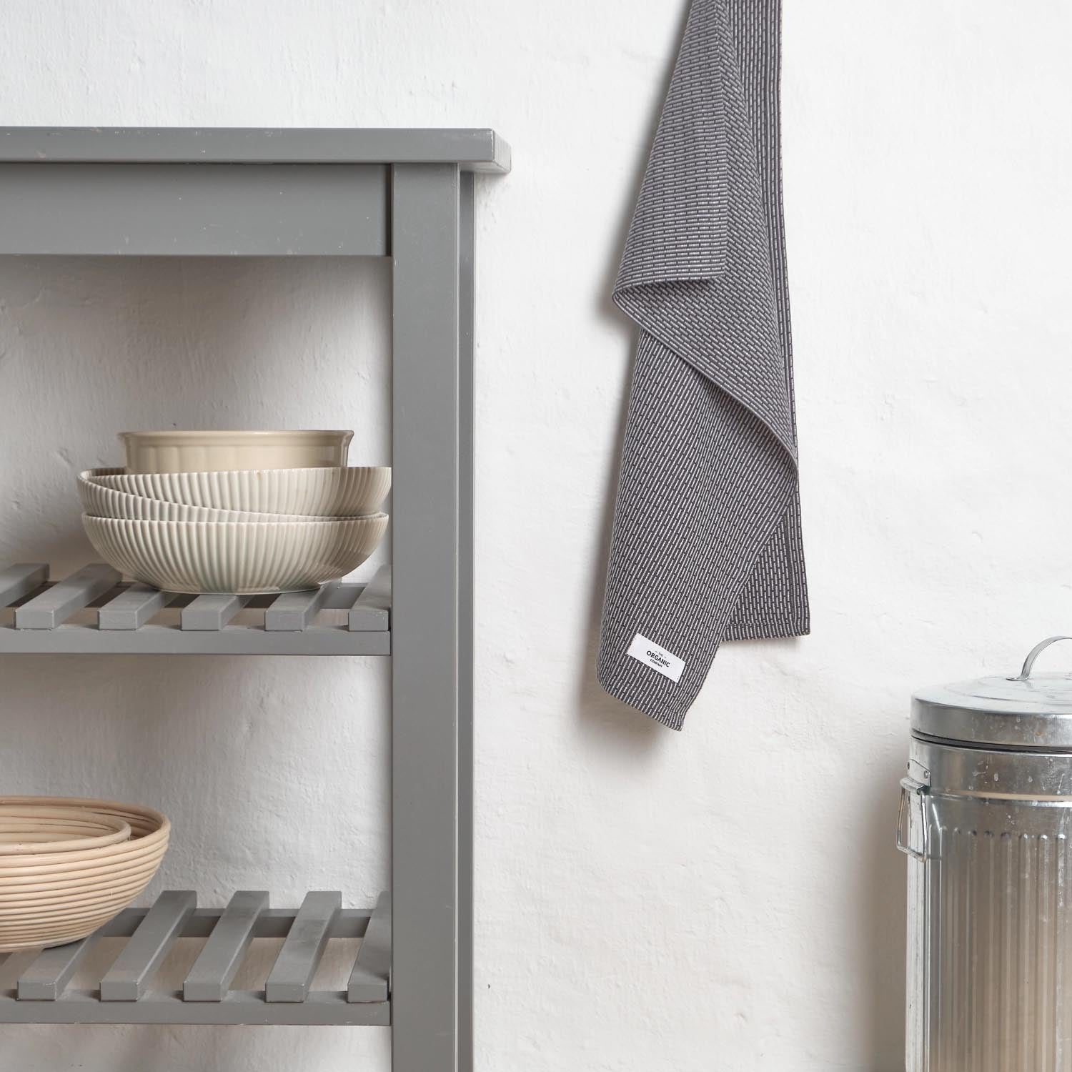 Kleines Geschirrtuch 35x60cm aus Bio-Baumwolle in elegantem Abendgrau von The Organic Company, umweltfreundlich und praktisch.