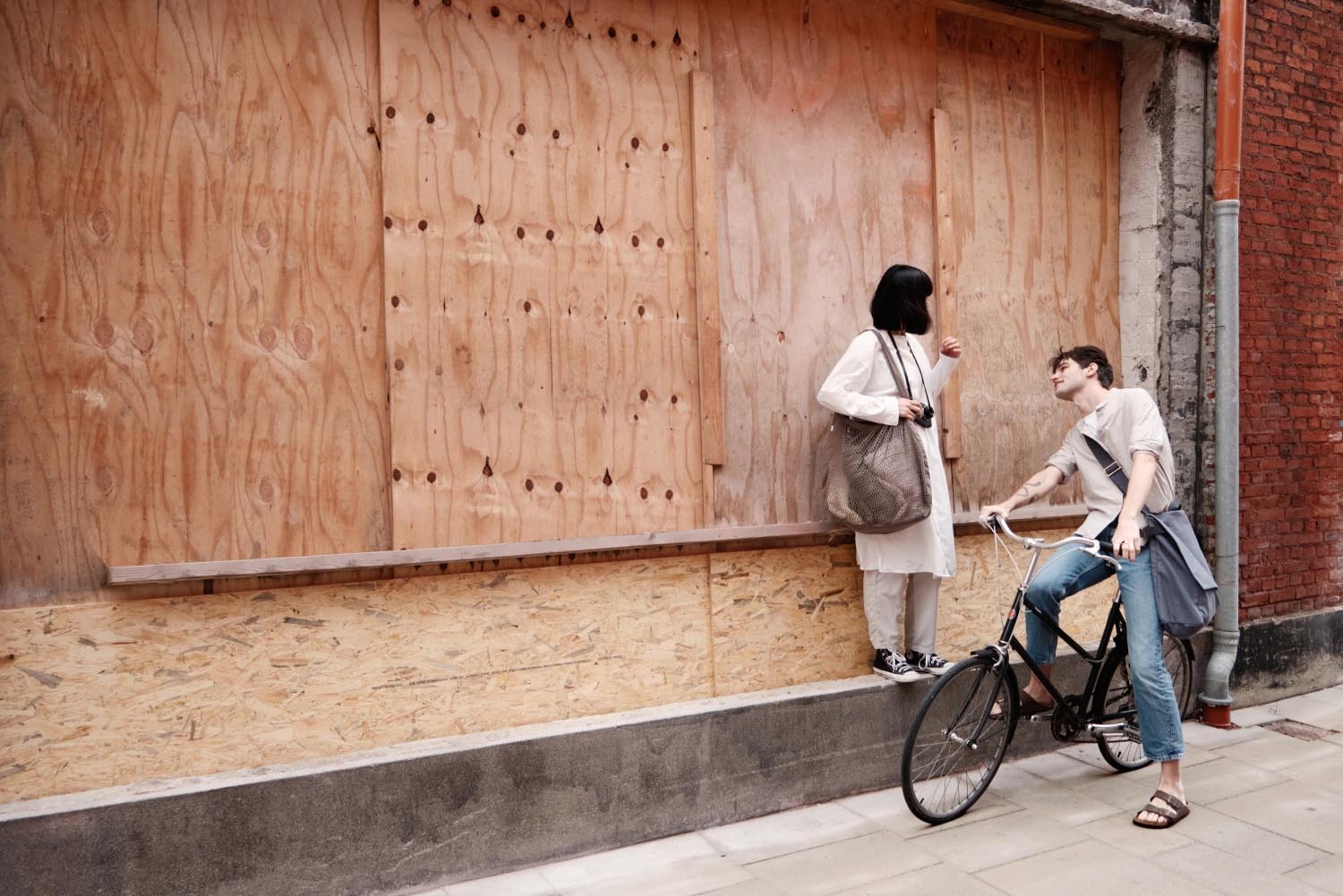 Nachhaltige Netztasche aus Bio-Baumwolle, 44x15x45cm, in Stone, ideal für Einkäufe und umweltbewusste Alltagsnutzung.