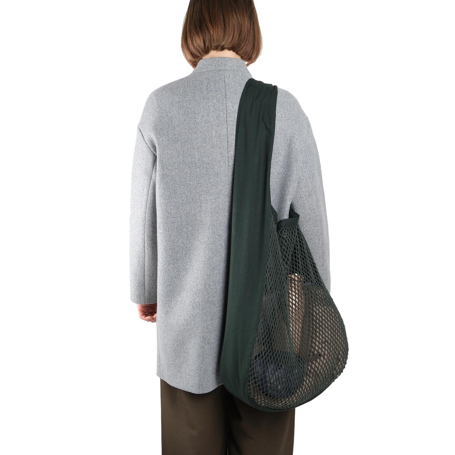 Net shoulder Tasche 44x15x45cm dark green Biobaumwolle in 0 präsentiert im Onlineshop von KAQTU Design AG. Küchenhelfer ist von The Organic Company