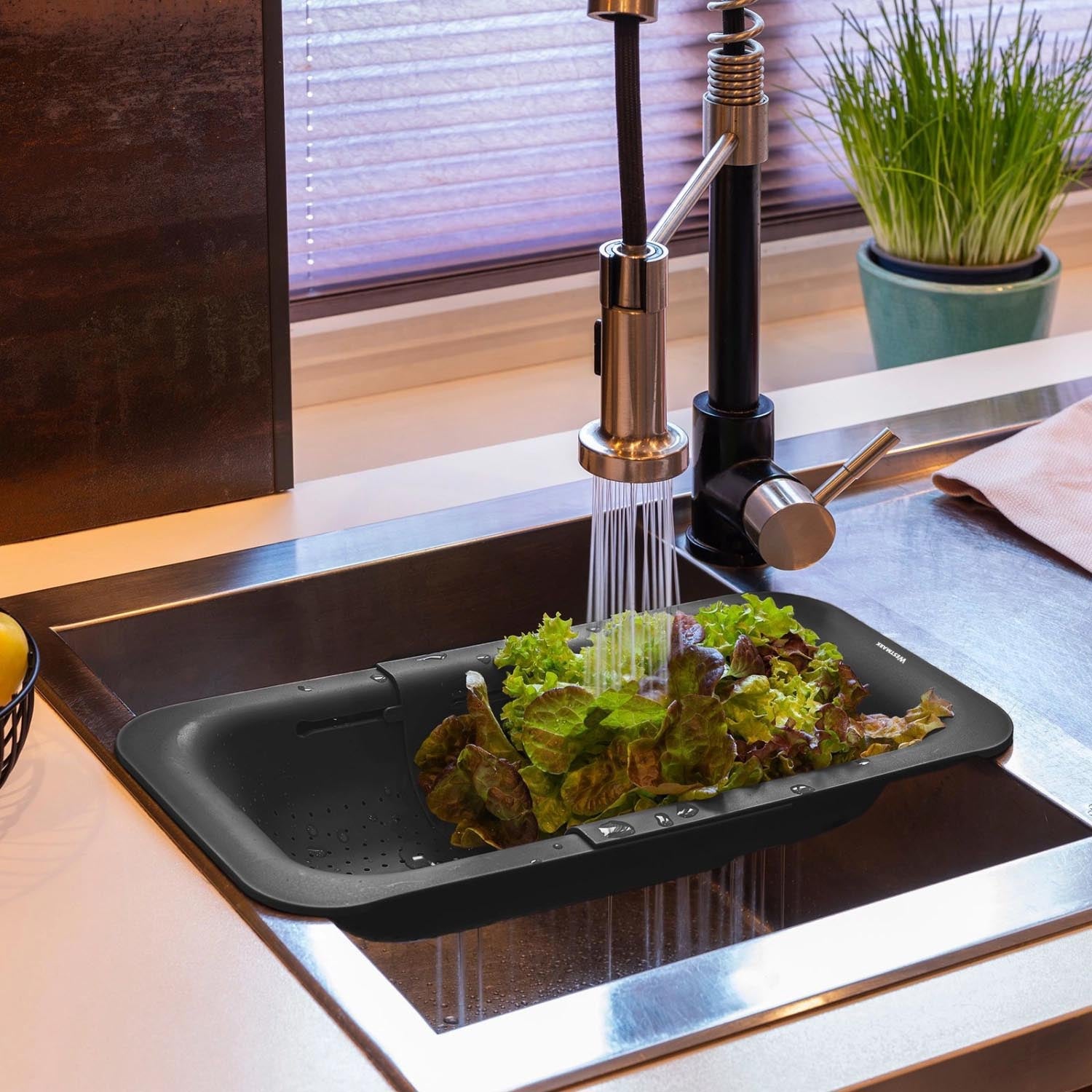 Robustes Abtropfsieb von Westmark, ideal für Spülbecken. Perfekt für Obst, Gemüse und Geschirr. Praktisch und vielseitig einsetzbar.