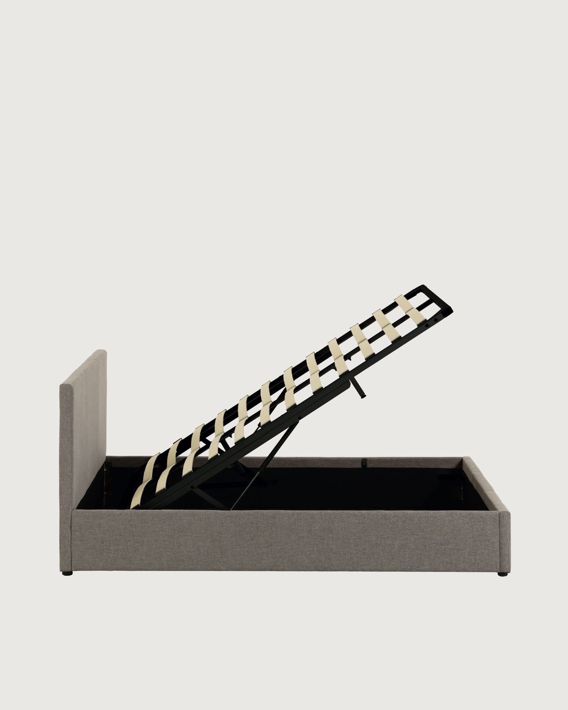 Das stilvolle Nahiri Bett von Kave Home in Grau bietet Platz für 180x200 cm Matratzen und überzeugt mit integriertem Stauraum.