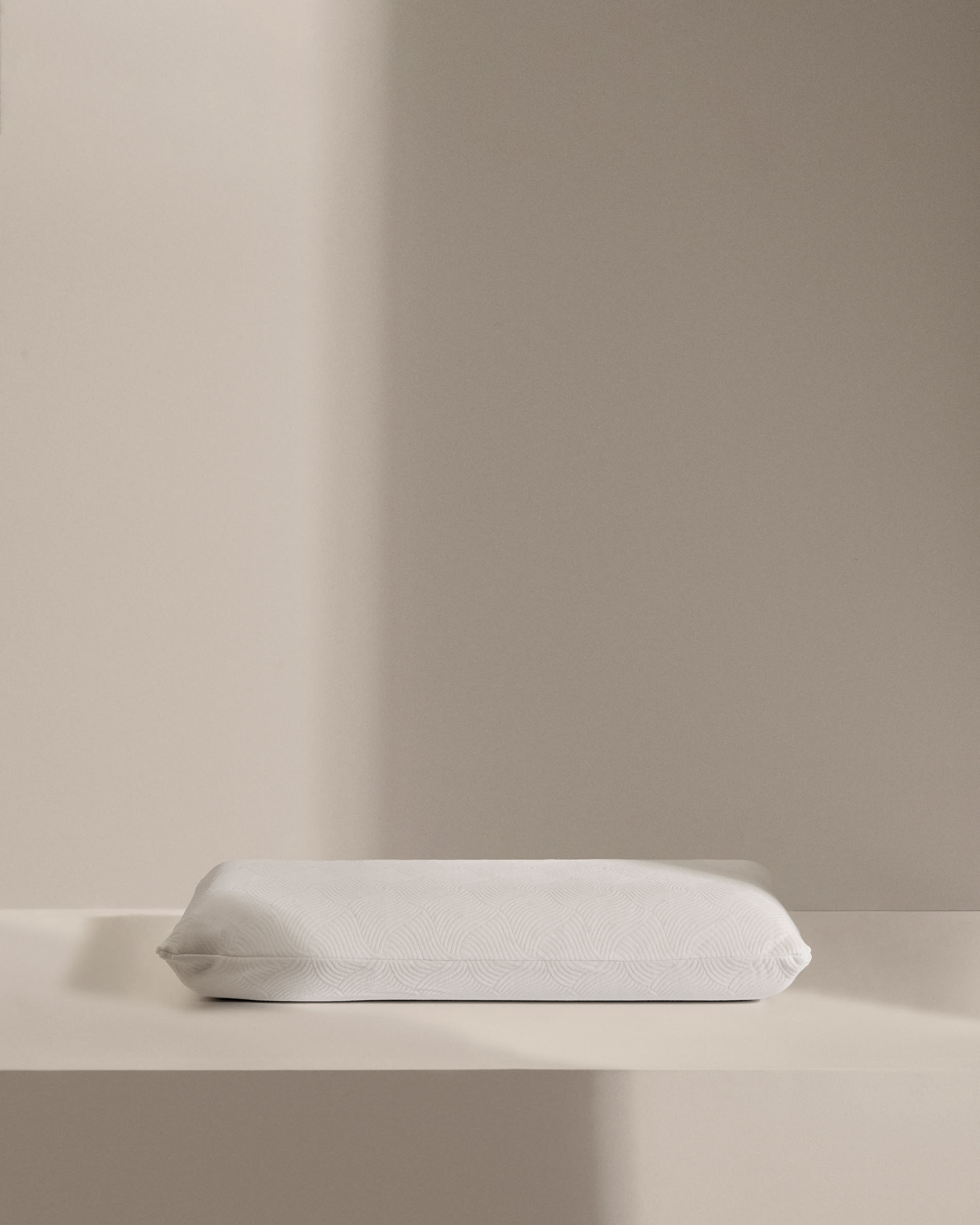 Viscoelastisches Sasa Kissen 33x70 cm von Kave Home, ergonomisch, für besten Schlafkomfort und perfekte Unterstützung.