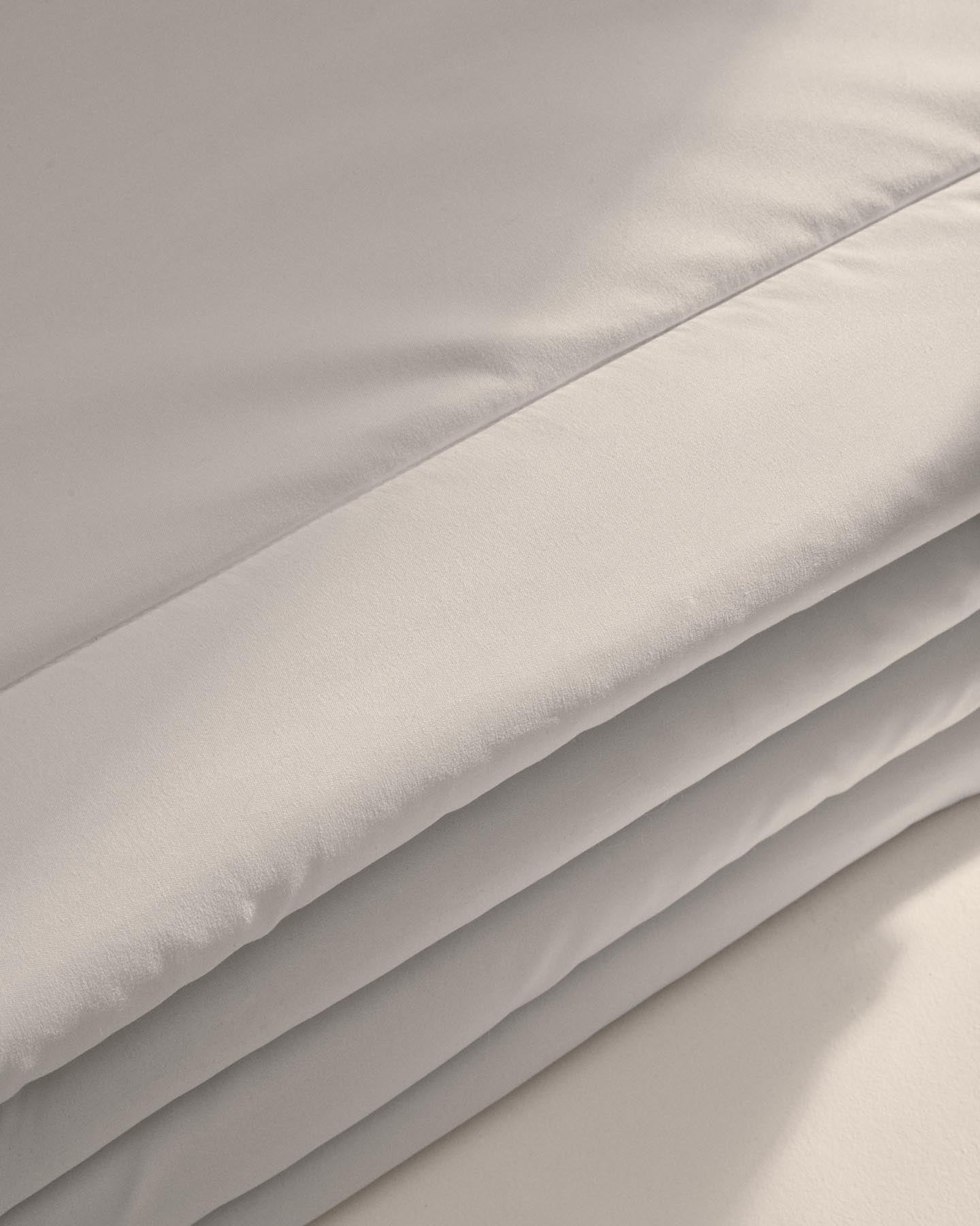 Bettdecke Mistral für 180-cm-Betten – hergestellt in Spanien in Weiß präsentiert im Onlineshop von KAQTU Design AG. Duvet ist von Kave Home