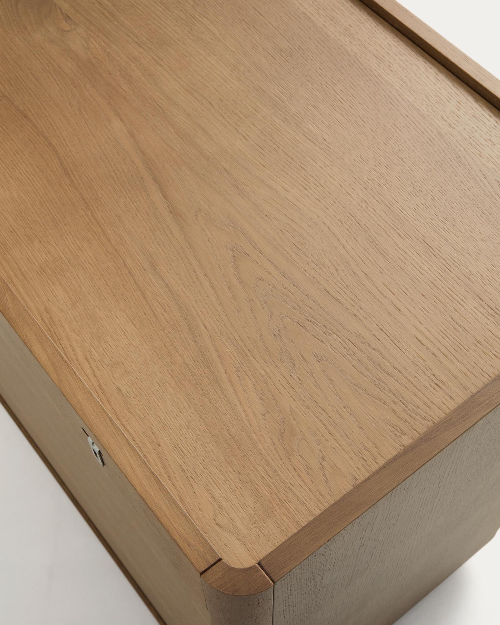 Moderne Kommode Arelida aus robustem Eichenholz und Furnier, hellbraun, 100 x 80 cm, perfekt für einladende und stilvolle Interieurs.