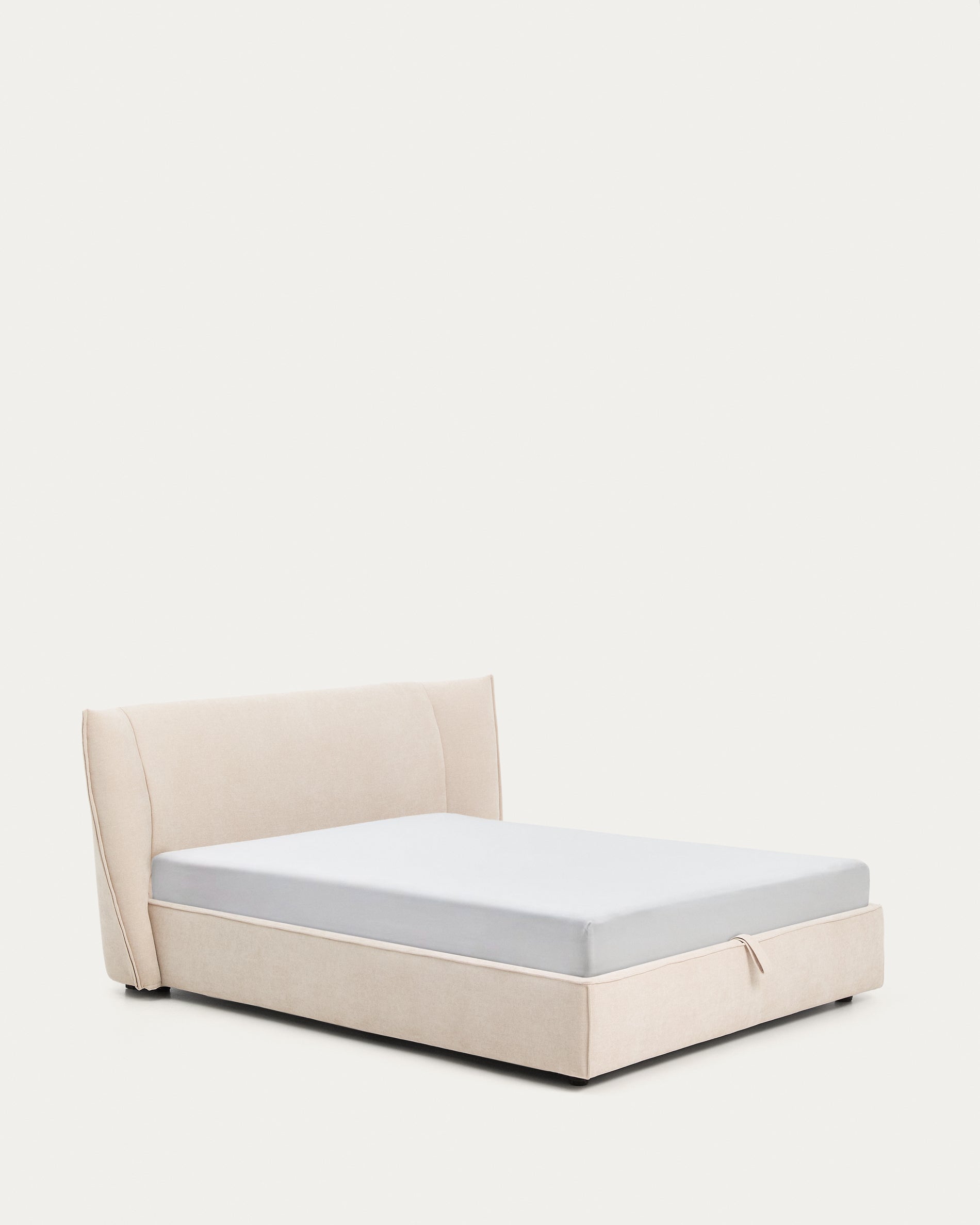 Elegantes Bett Arvian in beiger Chenille-Optik, ausgestattet mit abnehmbarem Bezug und praktischem Klappbettkasten für Matratzen bis 160 x 200 cm.