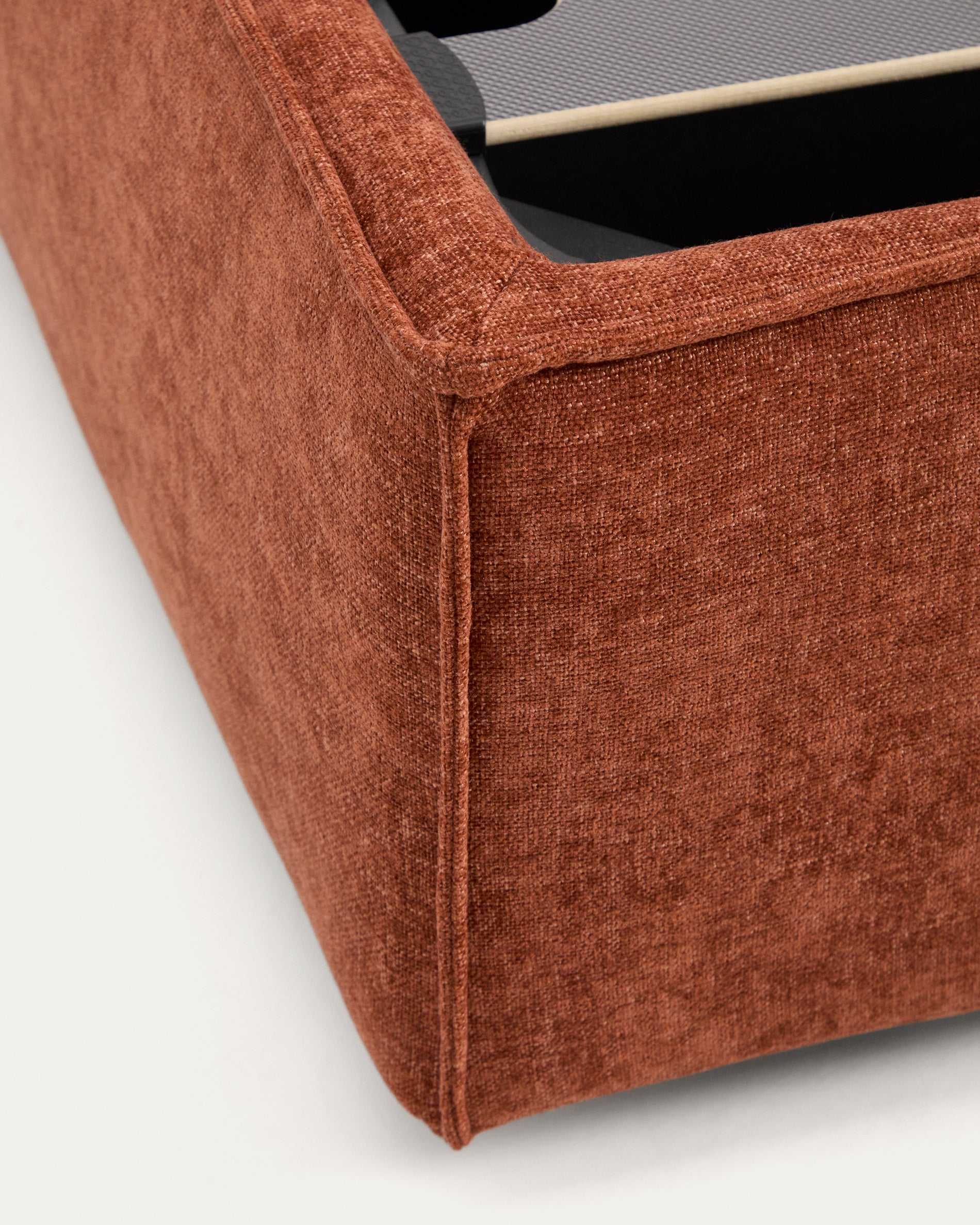 Abziehbares Bett Arvian aus terrakottafarbener Chenille mit Klappbettkasten für eine Matratze von 160 x 200 cm in Terrakotta präsentiert im Onlineshop von KAQTU Design AG. Bett ist von Kave Home