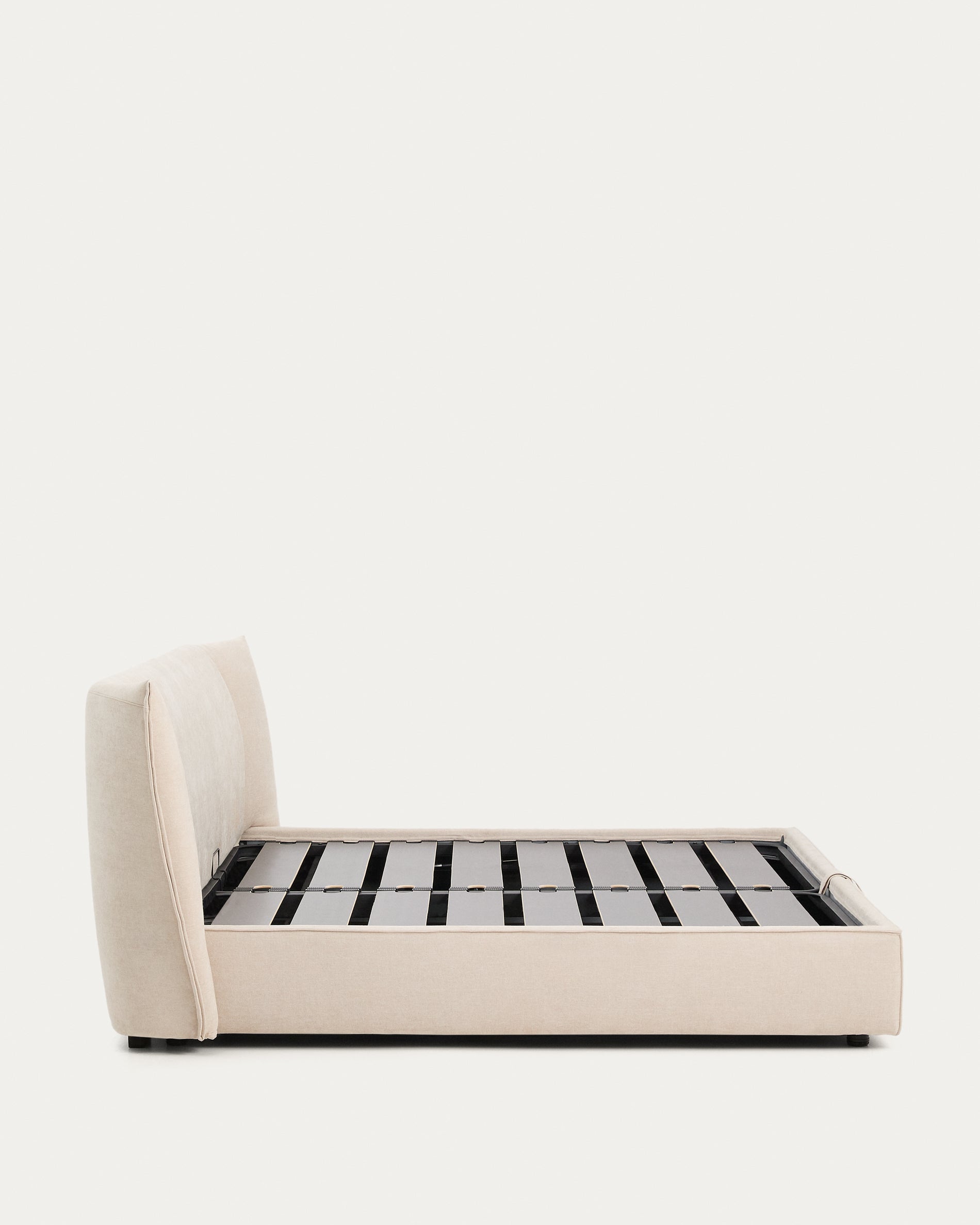 Abziehbares Bett Arvian aus beigefarbener Chenille mit Klappbettkasten für eine Matratze von 180 x 200 cm in Beige präsentiert im Onlineshop von KAQTU Design AG. Bett ist von Kave Home