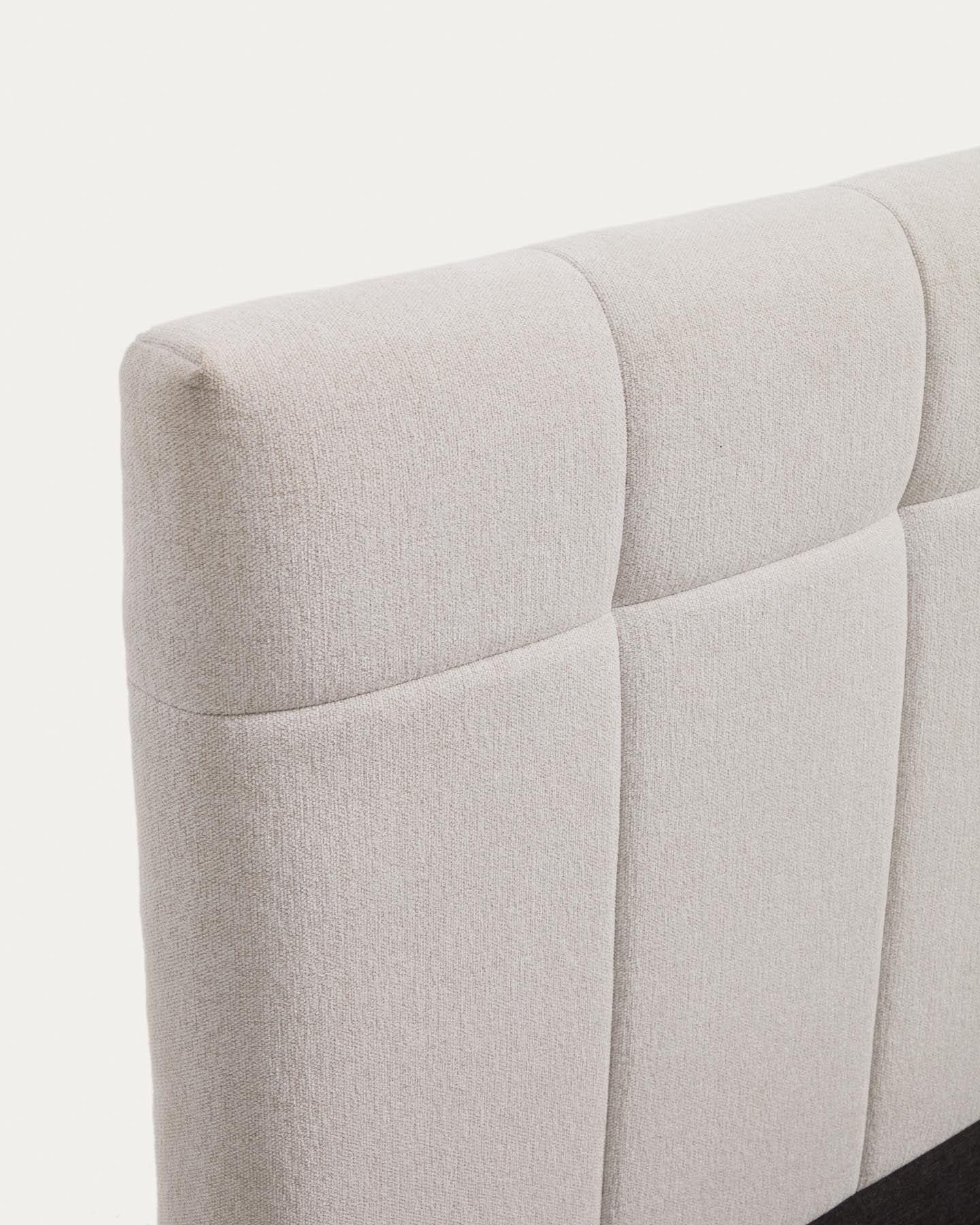 Bett mit klappbarem Bettkasten Darnela in écrufarbener Chenille für Matratzen 150 x 200 cm in Beige präsentiert im Onlineshop von KAQTU Design AG. Bett ist von Kave Home