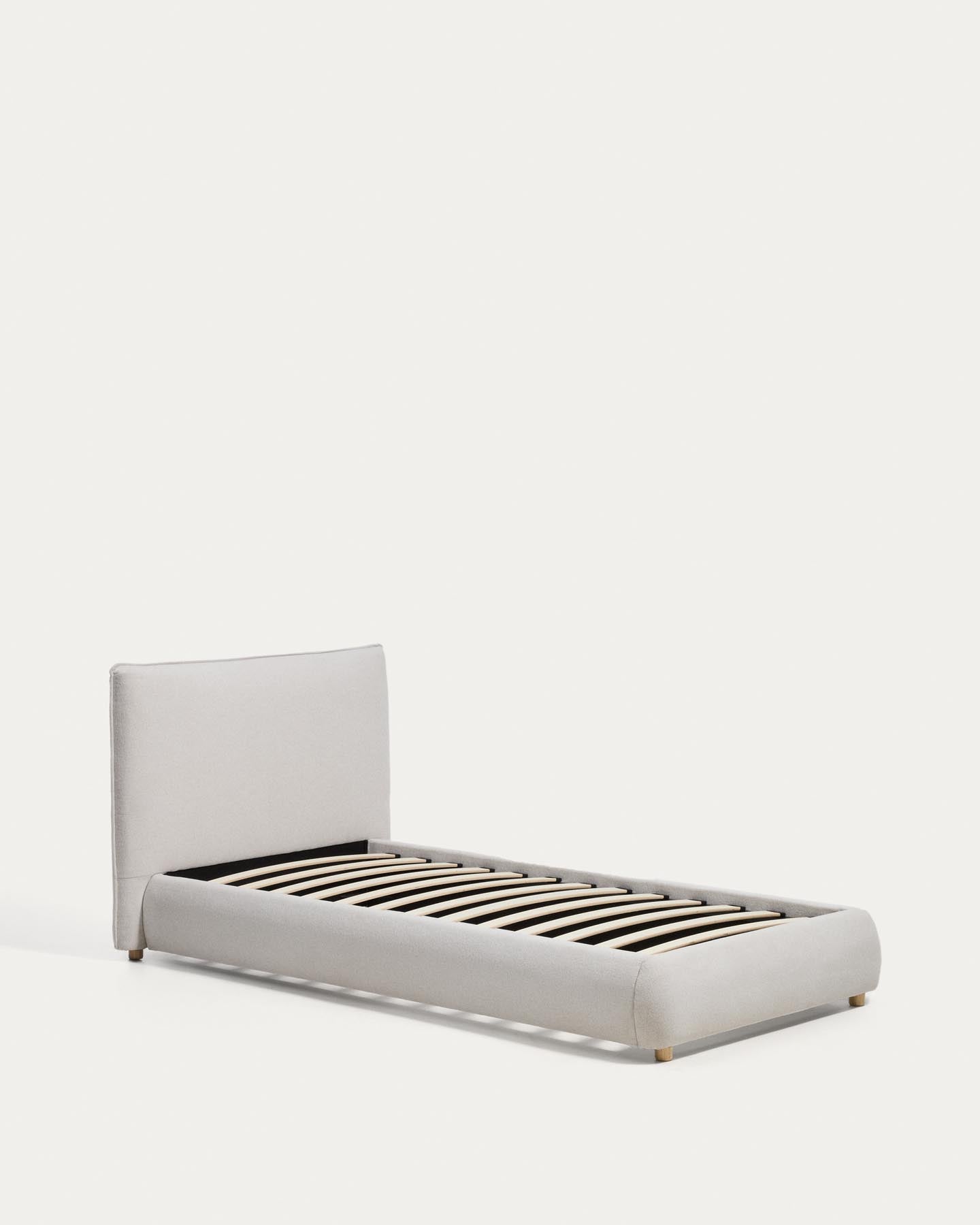 Bett Elerio mit ecrufarbener Chenille für Matratzengrösse 90 x 200 cm in Ecru präsentiert im Onlineshop von KAQTU Design AG. Bett ist von Kave Home