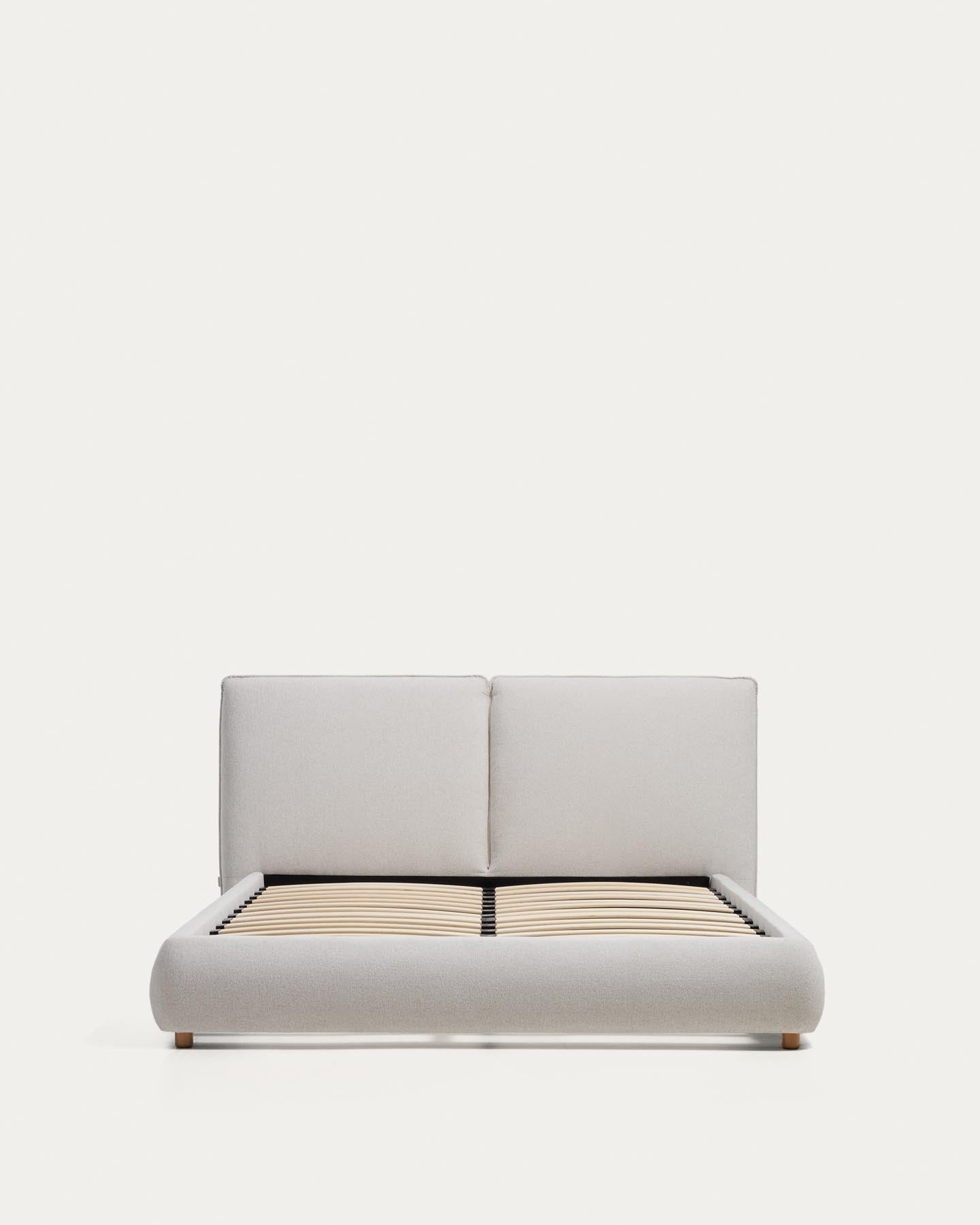 Bett Elerio mit ecrufarbener Chenille für Matratzengrösse 150 x 200 cm in Ecru präsentiert im Onlineshop von KAQTU Design AG. Bett ist von Kave Home
