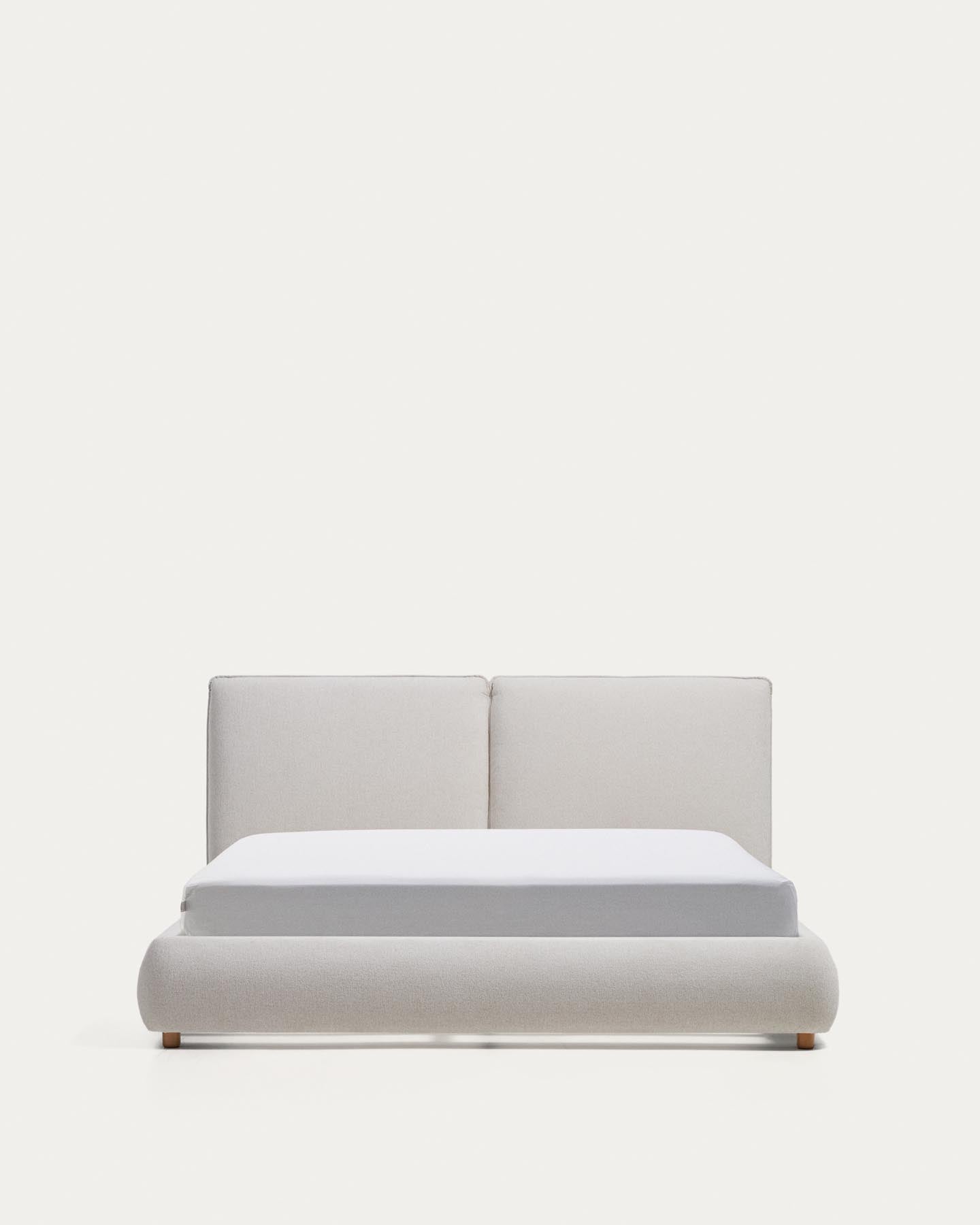 Bett Elerio mit ecrufarbener Chenille für Matratzengrösse 160 x 200 cm in Ecru präsentiert im Onlineshop von KAQTU Design AG. Bett ist von Kave Home