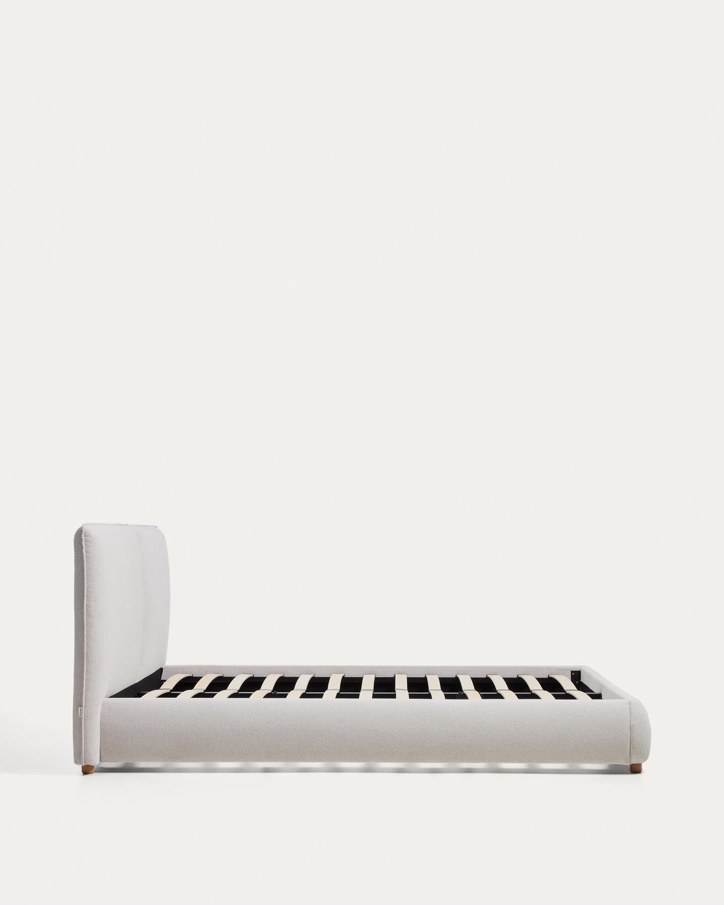 Bett Elerio mit ecrufarbener Chenille für Matratzengrösse 160 x 200 cm in Ecru präsentiert im Onlineshop von KAQTU Design AG. Bett ist von Kave Home
