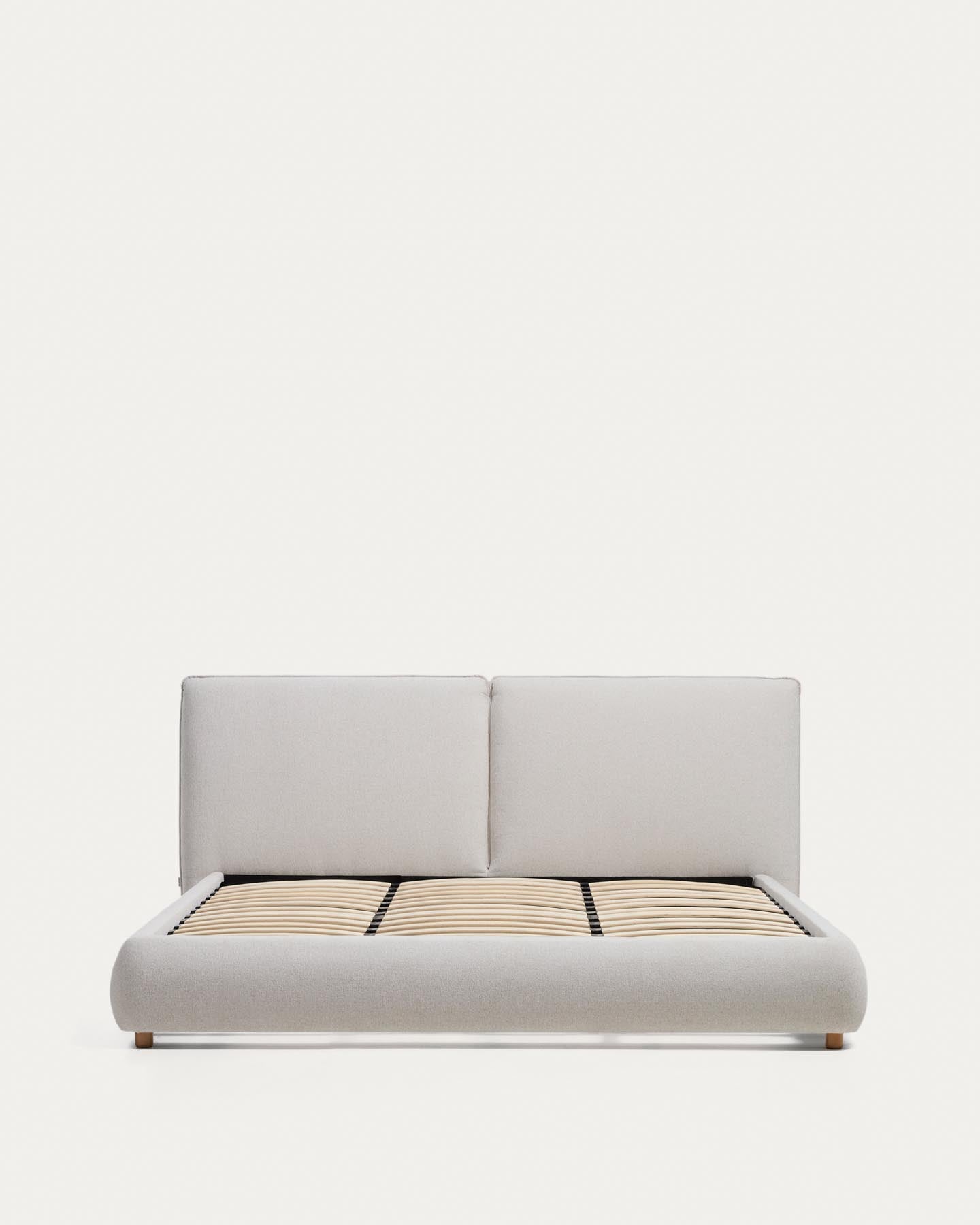 Bett Elerio mit ecrufarbener Chenille für Matratzengrösse 180 x 200 cm in Ecru präsentiert im Onlineshop von KAQTU Design AG. Bett ist von Kave Home