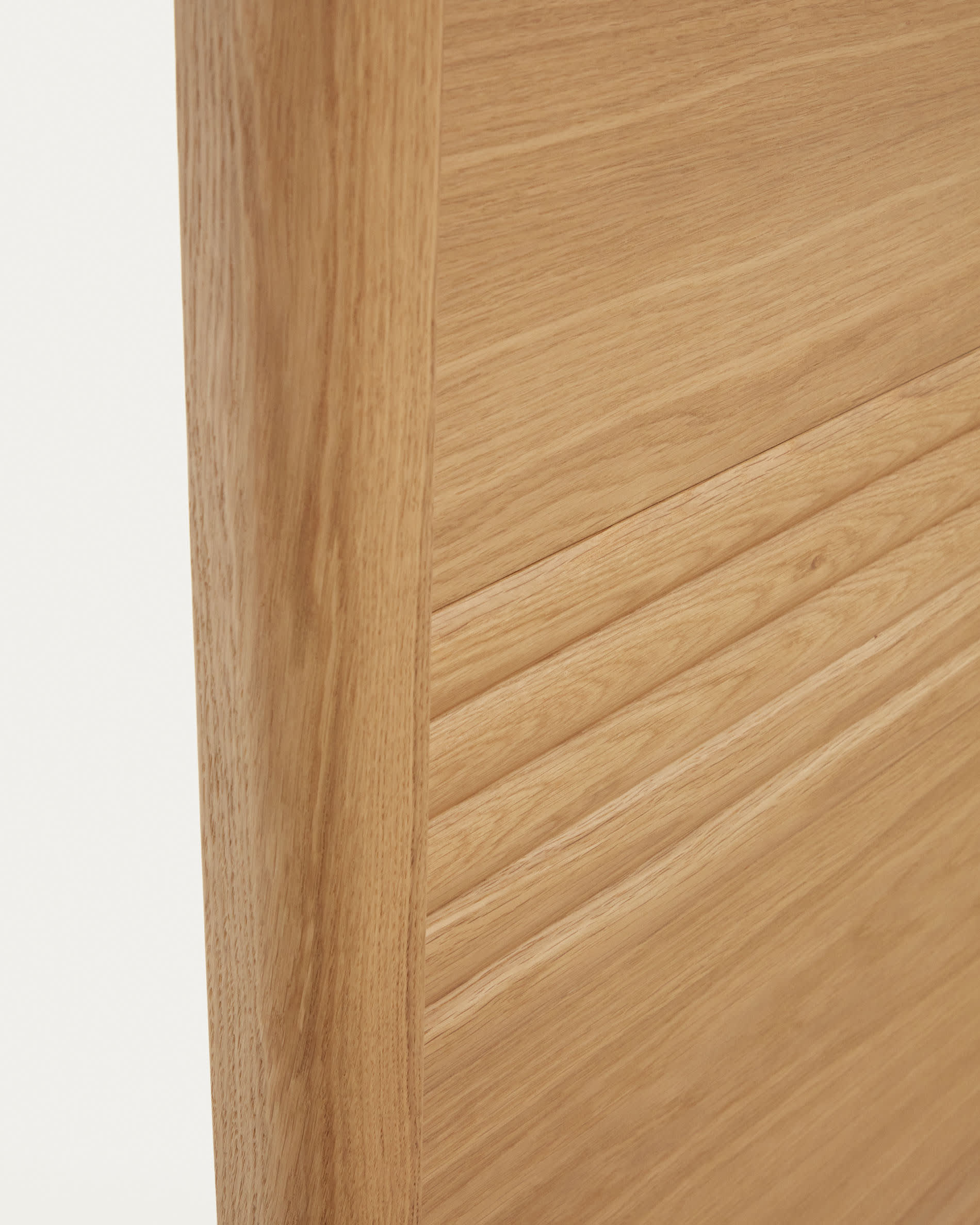 Stilvolles Lenon Bett aus hochwertigem Eichenholz und Furnier, ideal für 90 x 200 cm Matratzen. Nachhaltig, modern und langlebig von Kave Home.