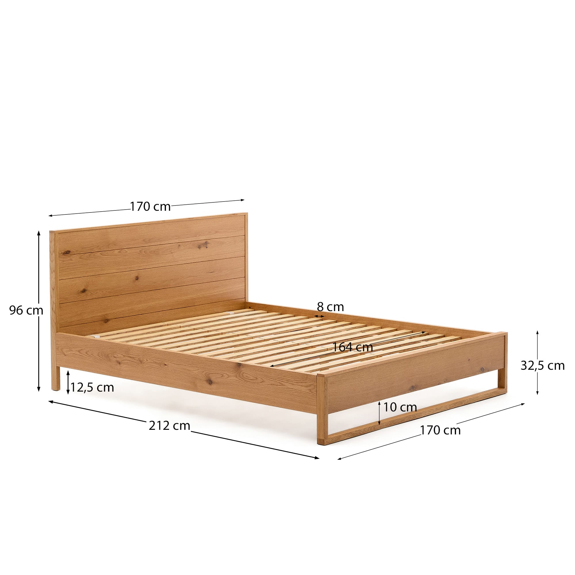 Entdecken Sie das stilvolle Bett Alguema von Kave Home, gefertigt aus robustem Eichenfurnier mit einem warmen, naturfarbenen Finish für 160 x 200 cm Matratzen.