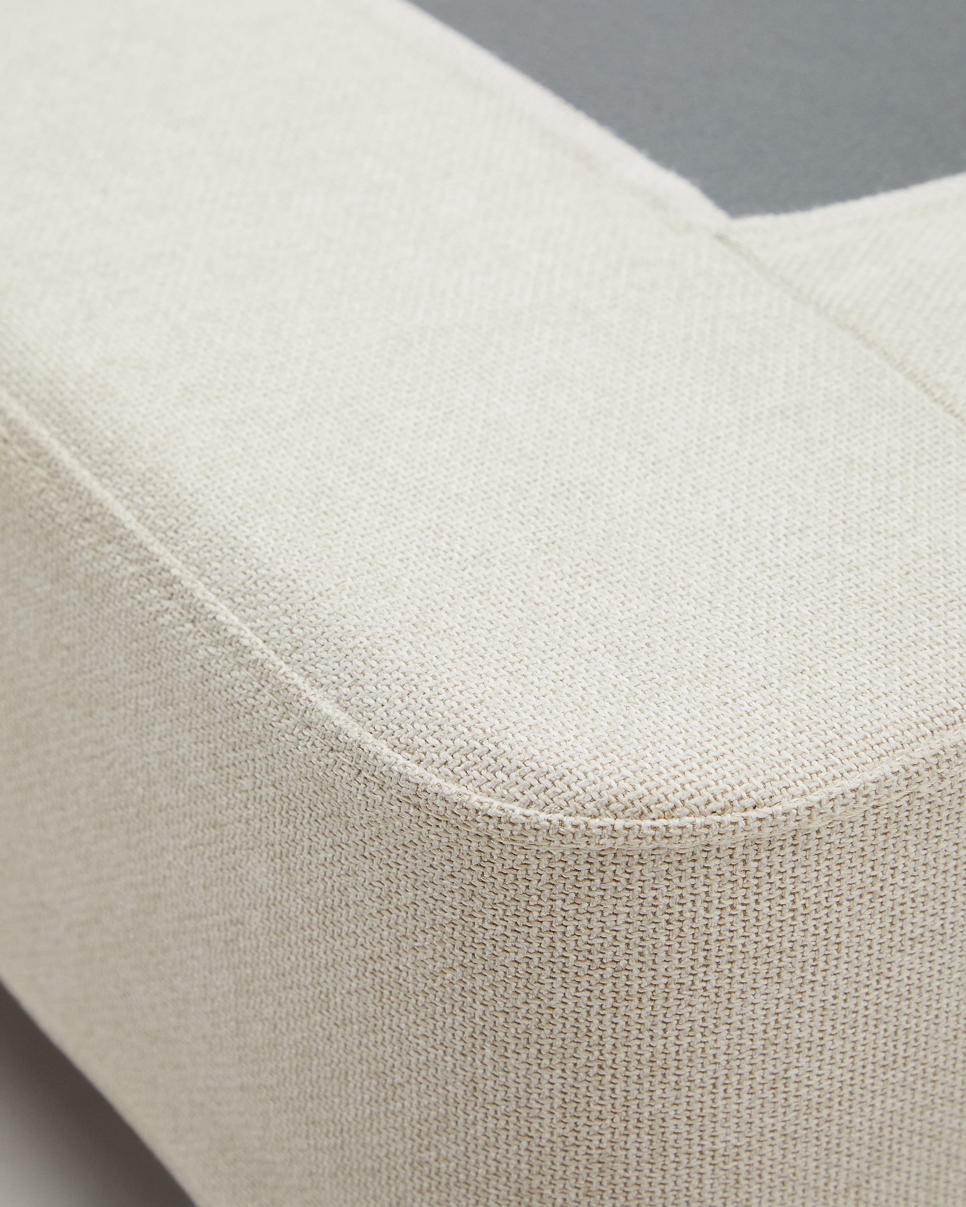 Eleganter Bettbezug Ofelia in Beige für 180 x 200 cm Matratzen. Hochwertiges, atmungsaktives Material sorgt für Komfort und Stil in Ihrem Schlafzimmer.