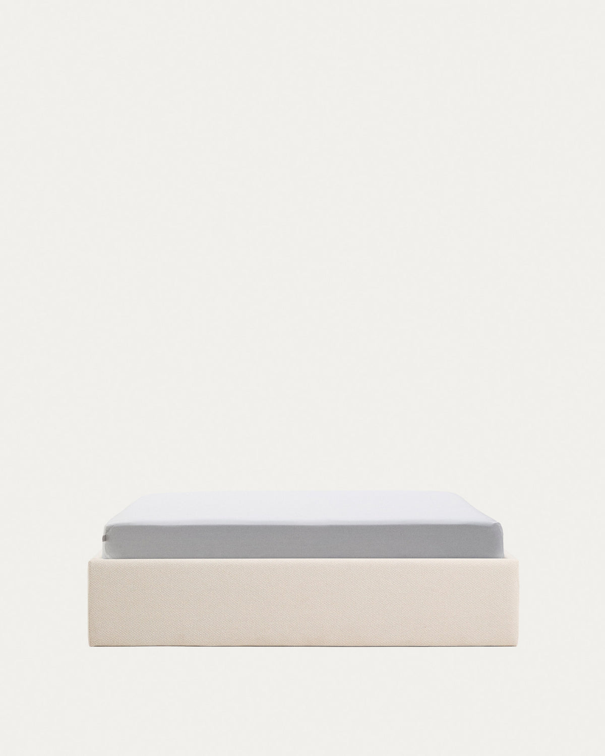 Abziehbares, aufklappbares Bett mit Stauraum Nelzi für Matratzengrösse 150 x 200 cm in ecrufarbener Chenille, 100 % FSC in Ecru präsentiert im Onlineshop von KAQTU Design AG. Bett ist von Kave Home