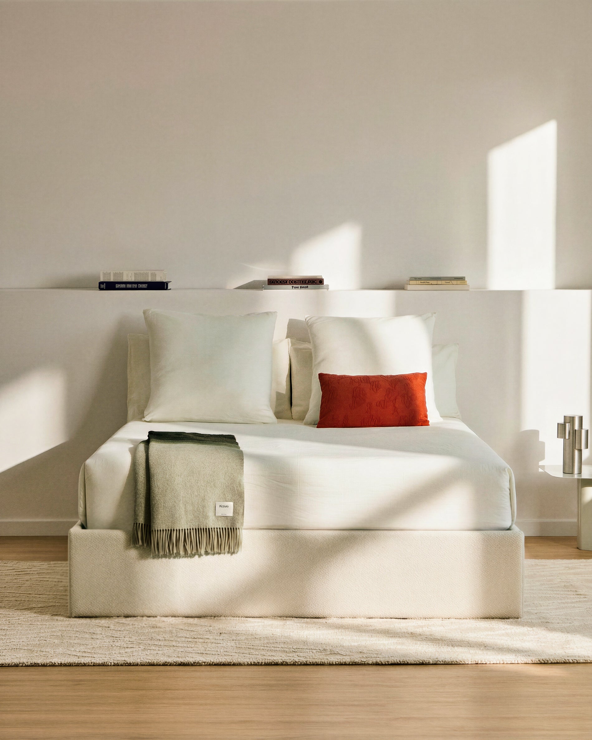 Abziehbares, aufklappbares Bett mit Stauraum Nelzi für Matratzengröße 150 x 200 cm in ecrufarbener Chenille, 100 % FSC in Ecru präsentiert im Onlineshop von KAQTU Design AG. Bett ist von Kave Home