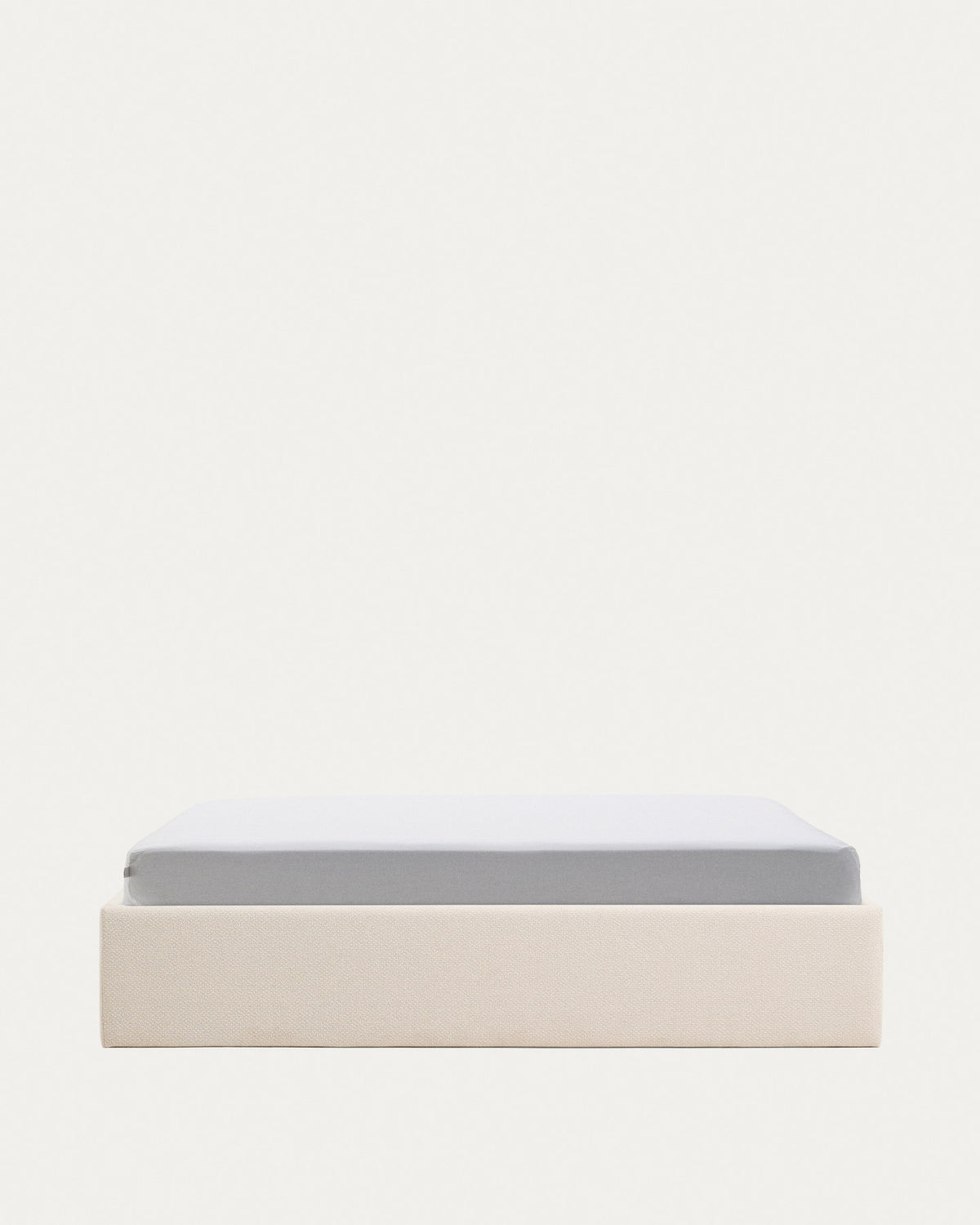 Abziehbares, aufklappbares Bett mit Stauraum Nelzi für Matratzengrösse 180 x 200 cm in ecrufarbener Chenille, 100 % FSC in Ecru präsentiert im Onlineshop von KAQTU Design AG. Bett ist von Kave Home