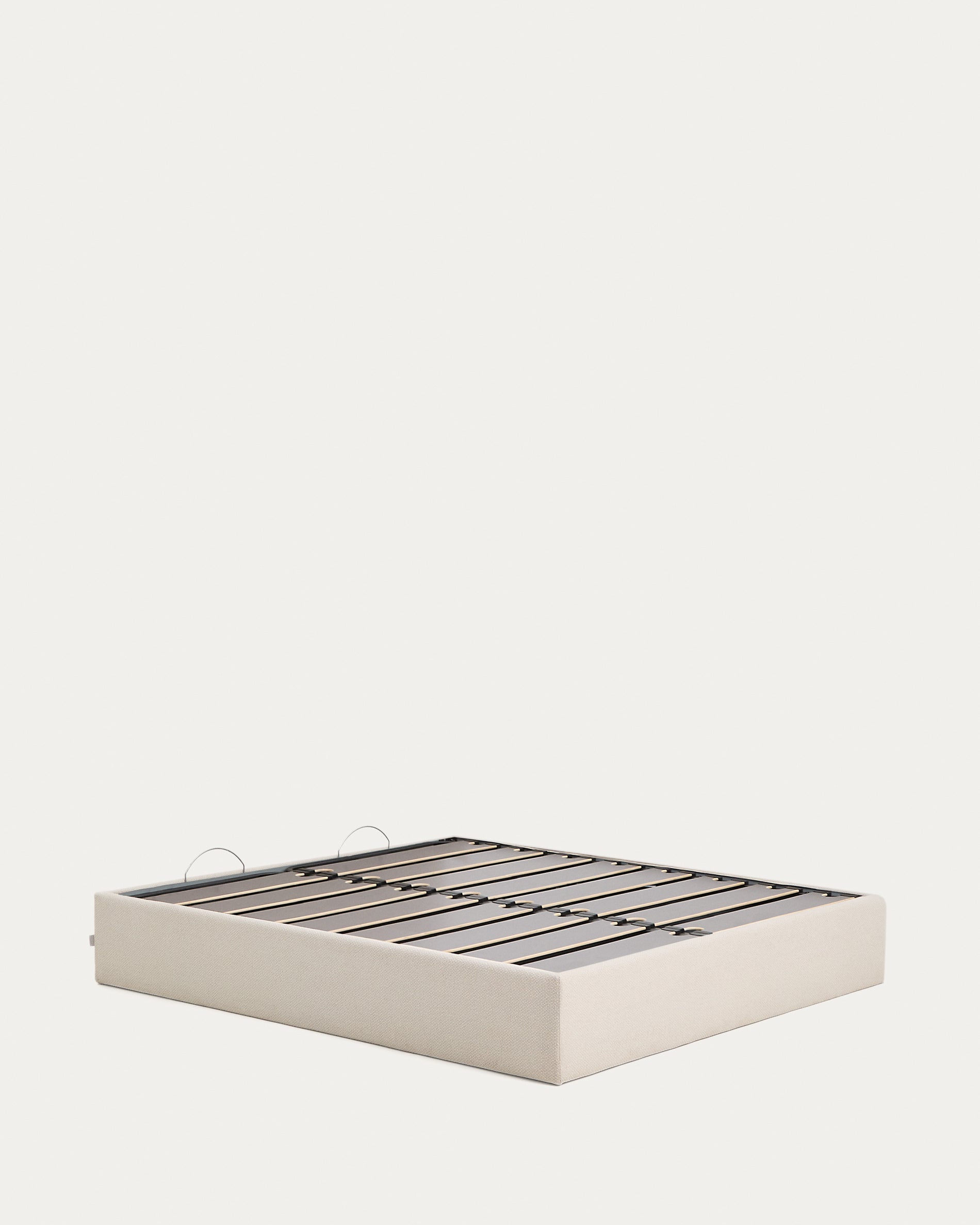 Abziehbares, aufklappbares Bett mit Stauraum Nelzi für Matratzengröße 180 x 200 cm in ecrufarbener Chenille, 100 % FSC in Ecru präsentiert im Onlineshop von KAQTU Design AG. Bett ist von Kave Home