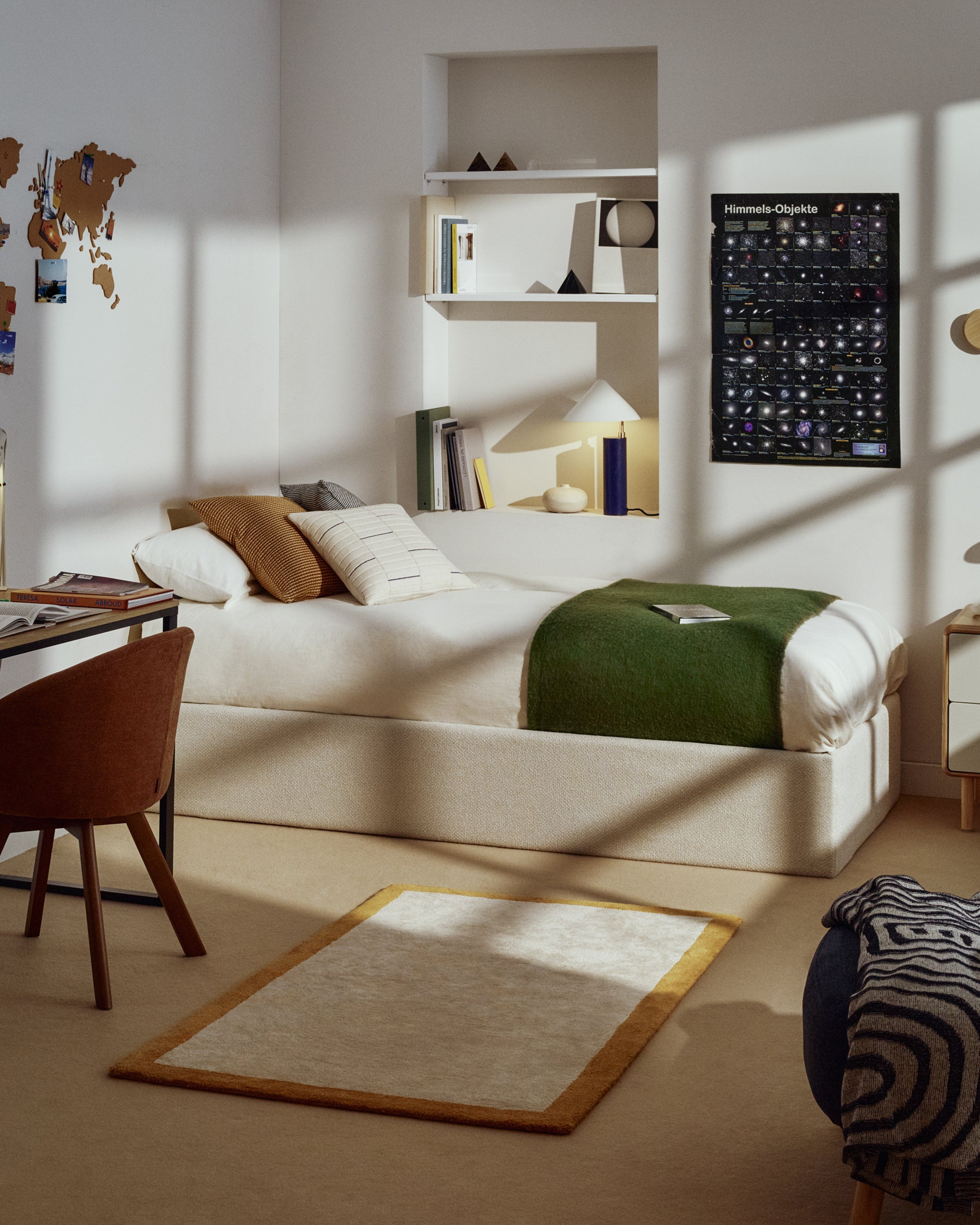 Abziehbares, seitlich aufklappbares Bett mit Stauraum Nelzi für Matratzengröße 90 x 200 cm in ecrufarbener Chenille, 100 % FSC in Ecru präsentiert im Onlineshop von KAQTU Design AG. Bett ist von Kave Home