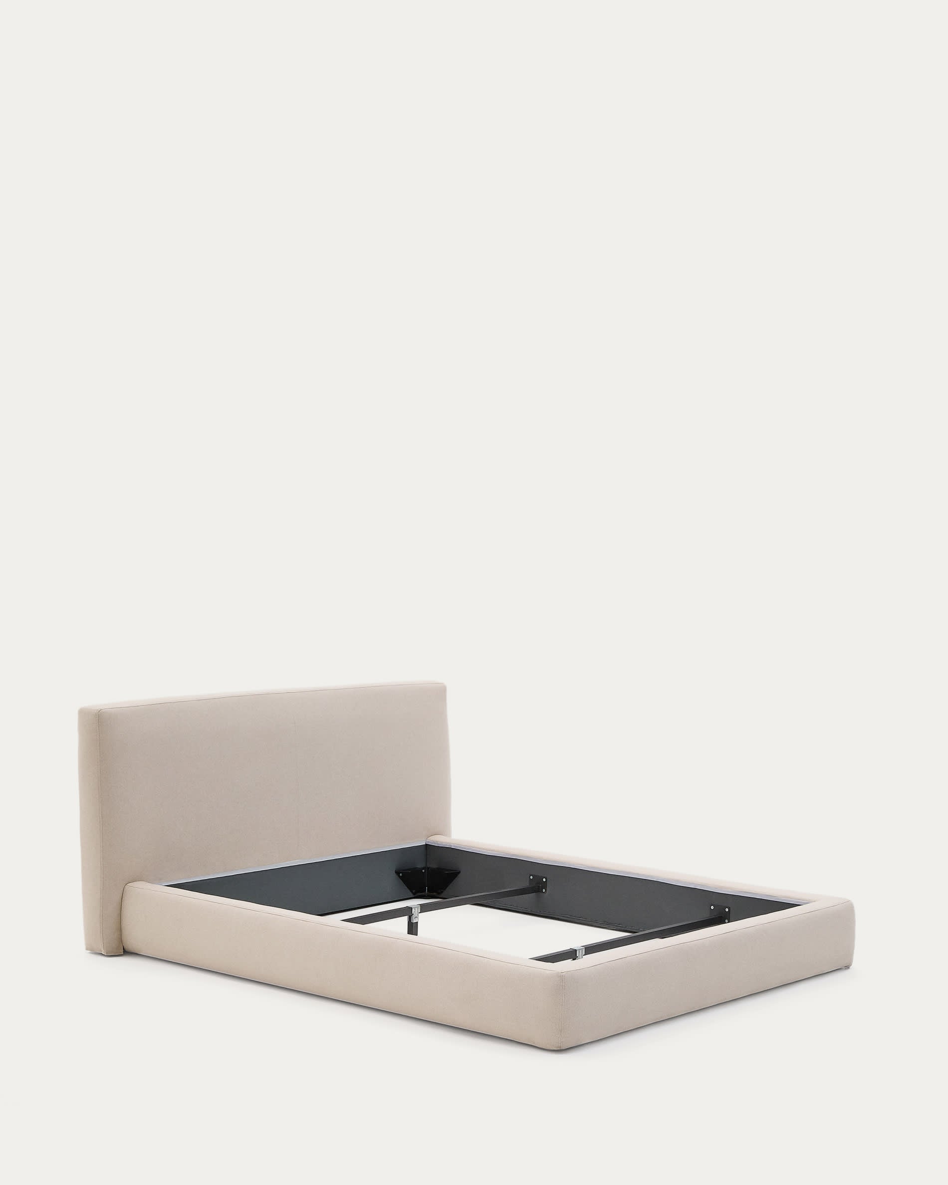 Elegantes Bett Blok in Beige, abziehbar, passend für 180x200 cm Matratzen, FSC Mix Credit zertifiziert, von Kave Home.